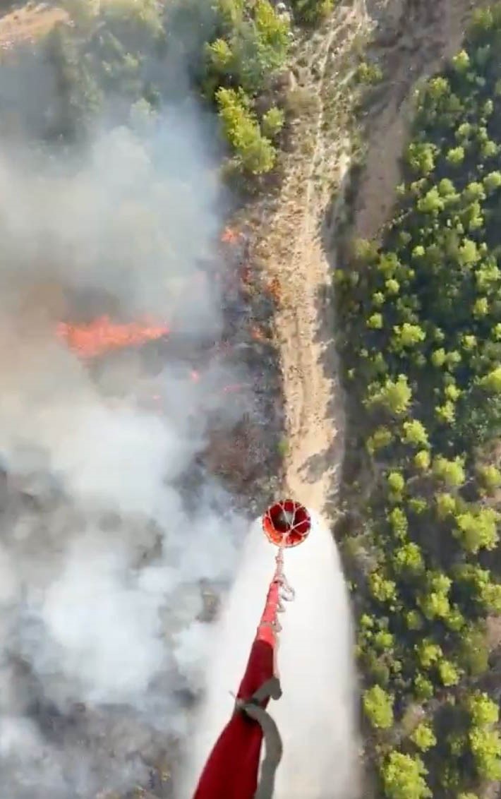 Antalya’da orman dışı alan yangınına havadan ve karadan müdahale