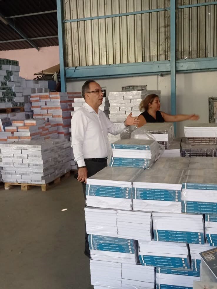 Efeler’de ders kitapları öğrencilerin sıralarındaki yerini almaya başladı