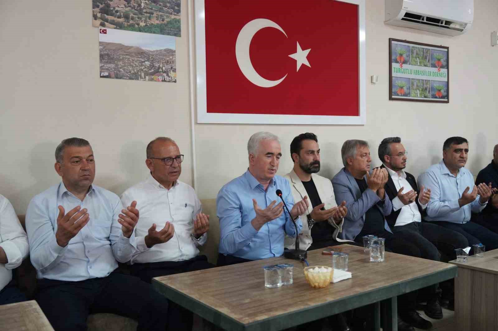 İki aile arasındaki 8 yıllık husumet barışla son buldu