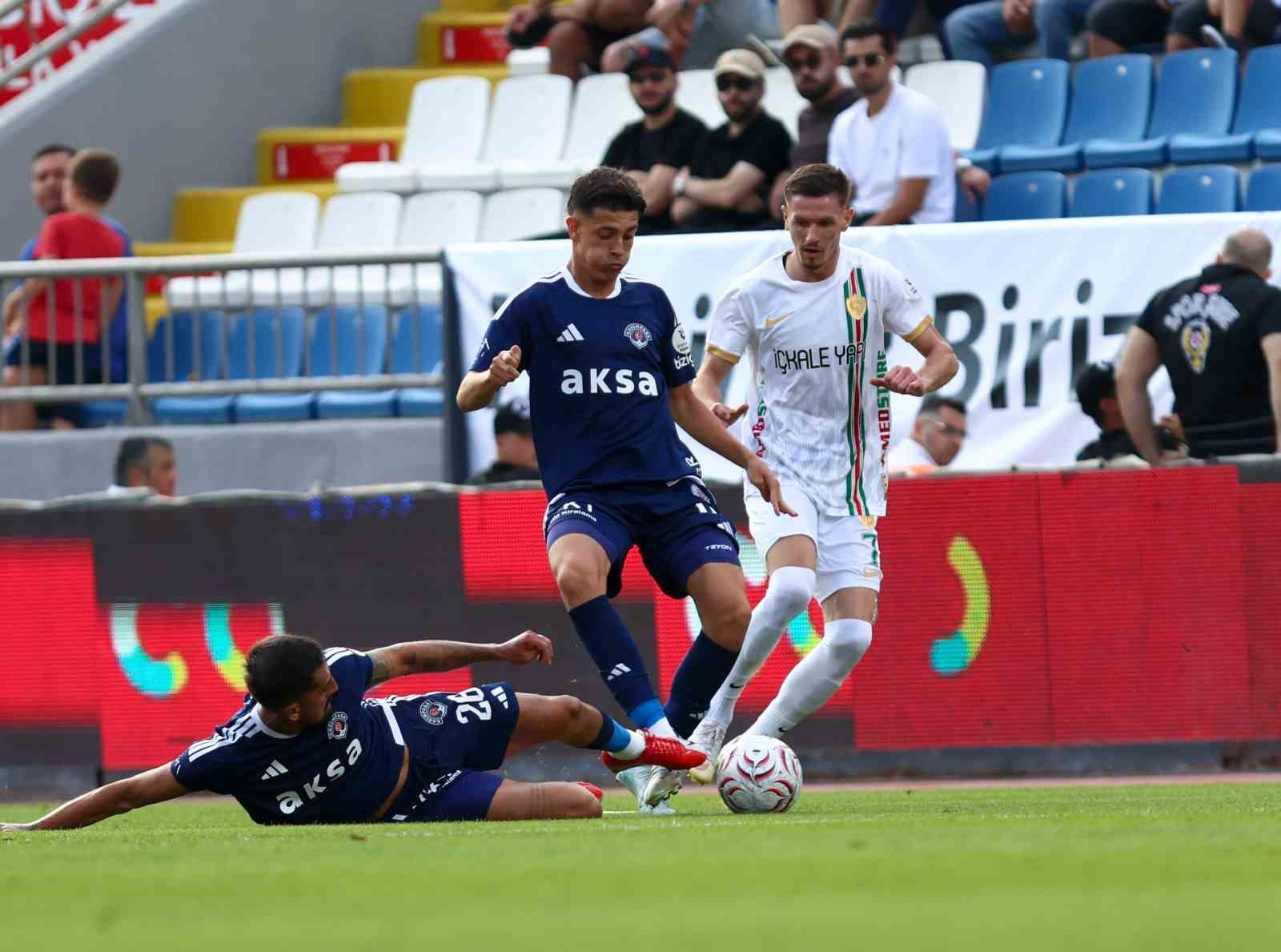 Trendyol Süper Lig: Kasımpaşa: 1 - Amed Sportif Faaliyetler: 0 (İlk yarı)