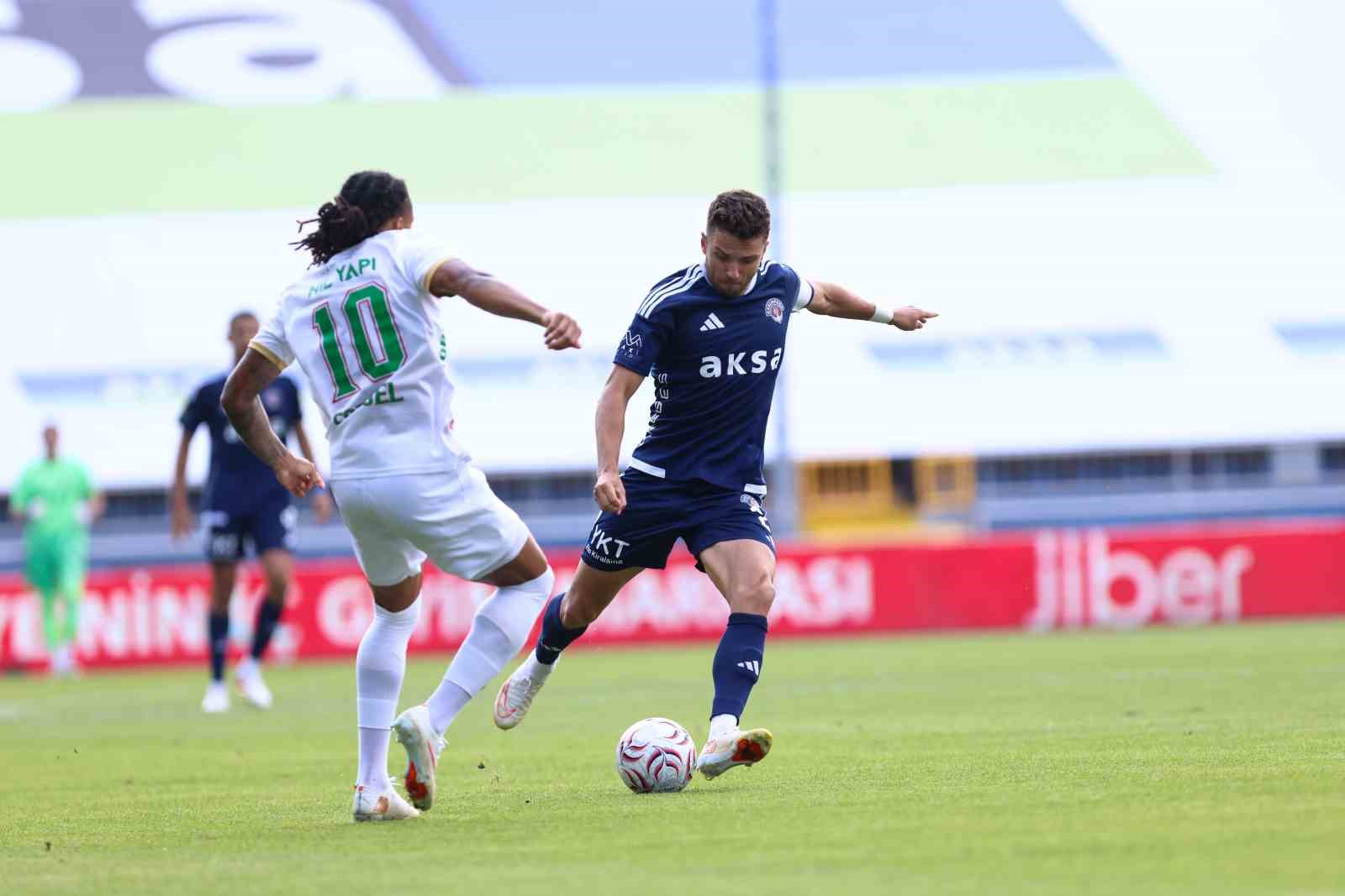 Trendyol Süper Lig: Kasımpaşa: 1 - Amed Sportif Faaliyetler: 0 (İlk yarı)