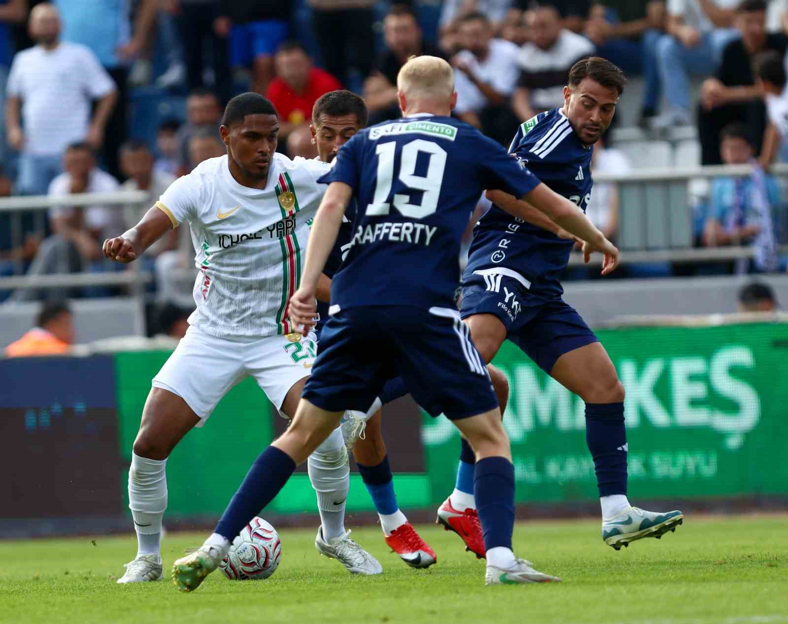 Trendyol Süper Lig: Kasımpaşa: 1 - Amed Sportif Faaliyetler: 0 (İlk yarı)