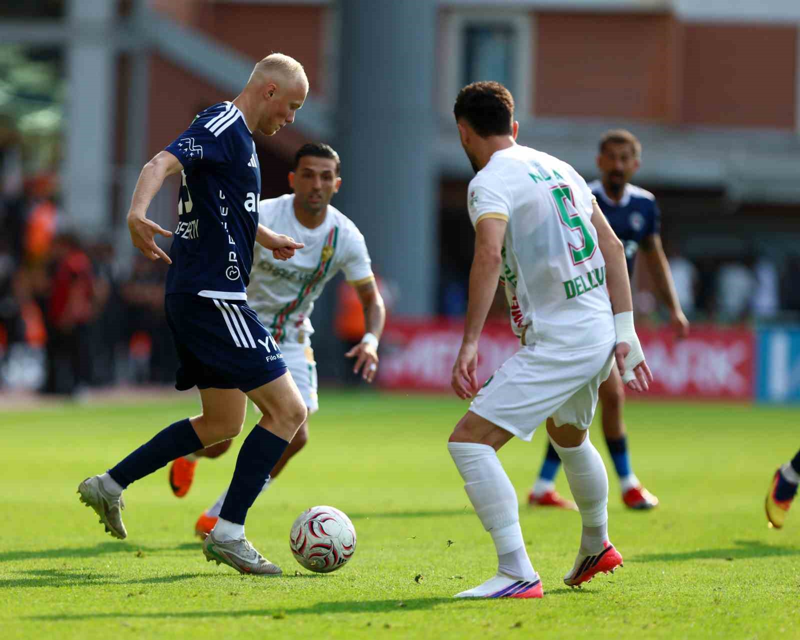 Trendyol Süper Lig: Kasımpaşa: 1 - Amed Sportif Faaliyetler: 0 (İlk yarı)