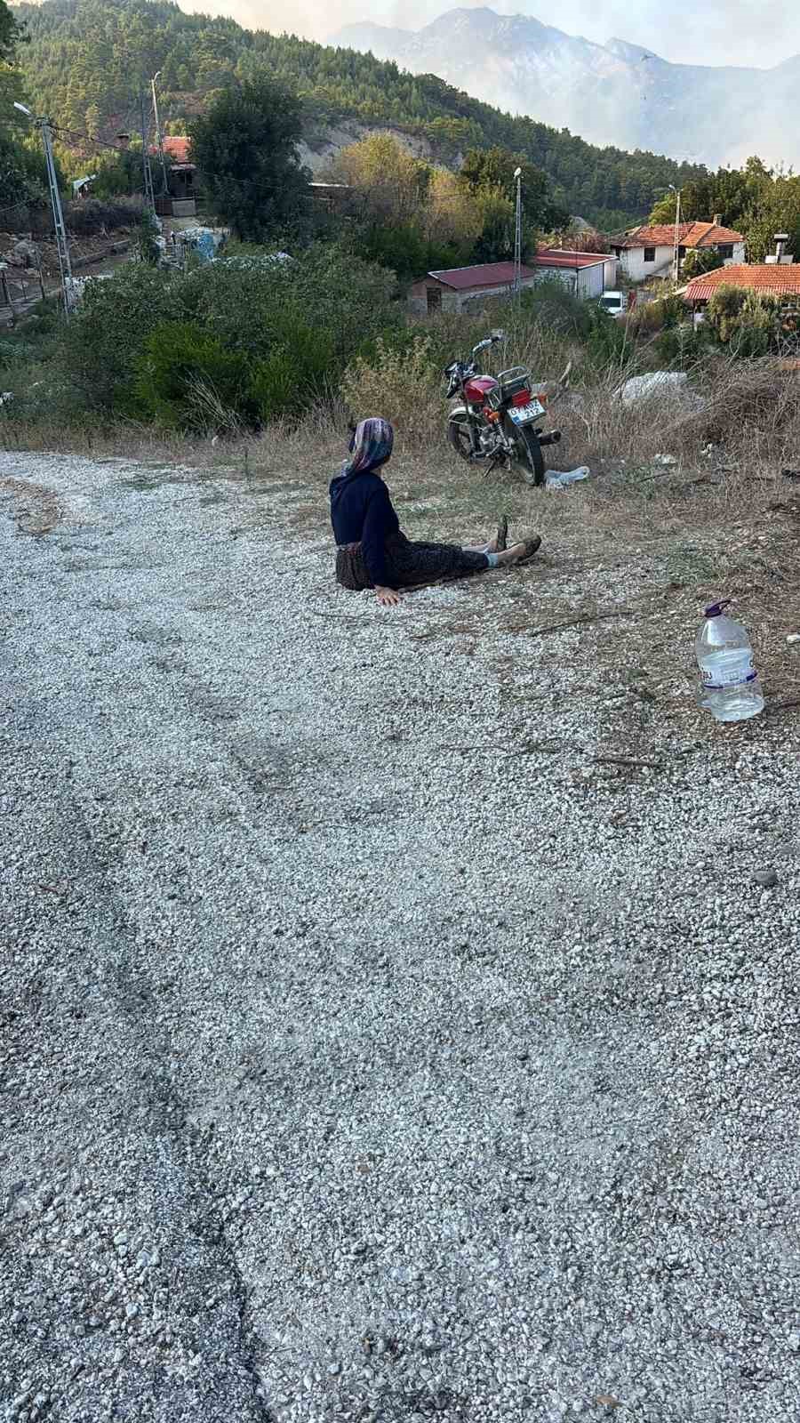 Antalya’da orman dışı alanda çıkan yangına müdahale sürüyor