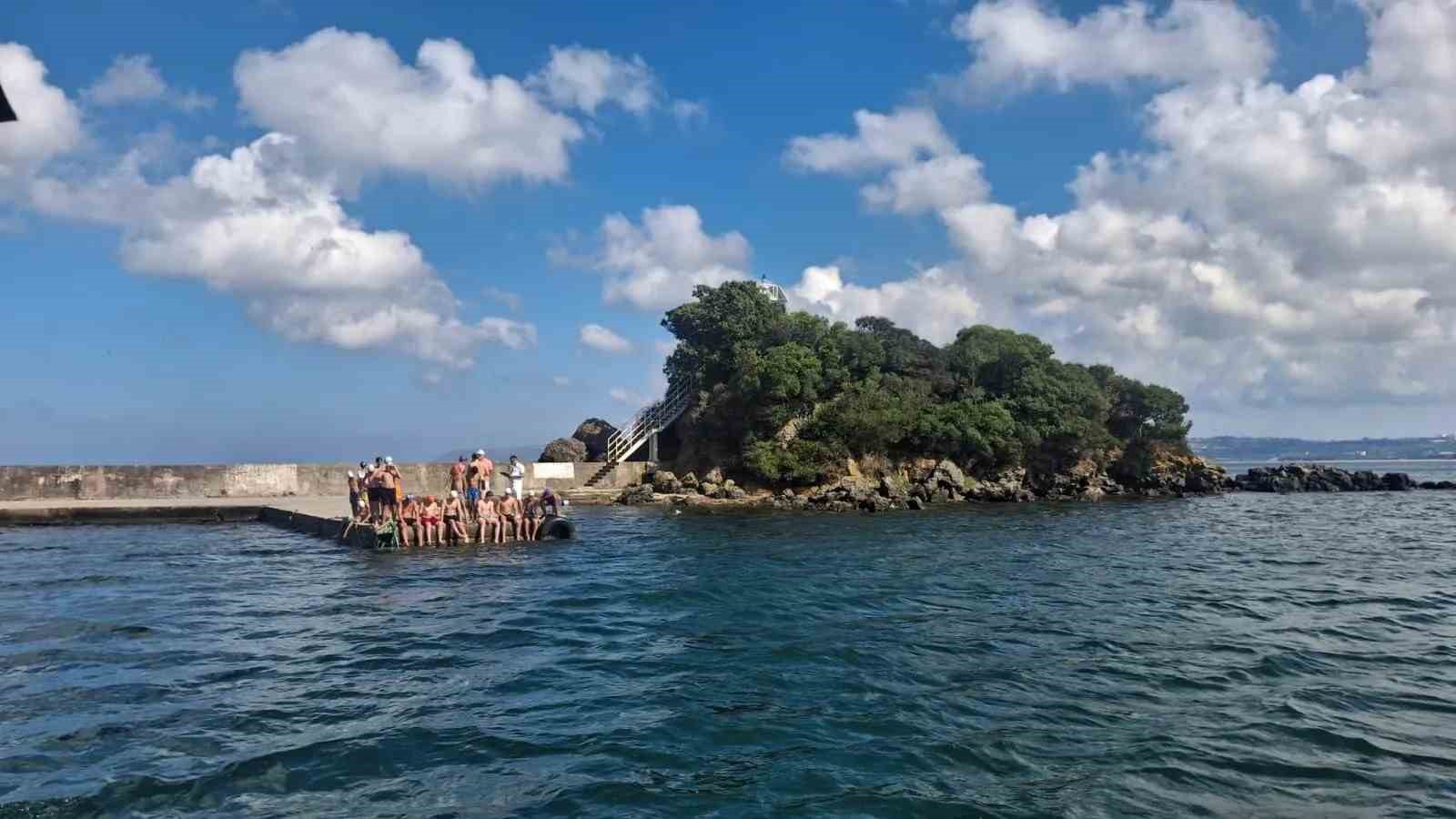 Sinop’ta Riyale Hüseyin Paşa anısına kulaç attılar