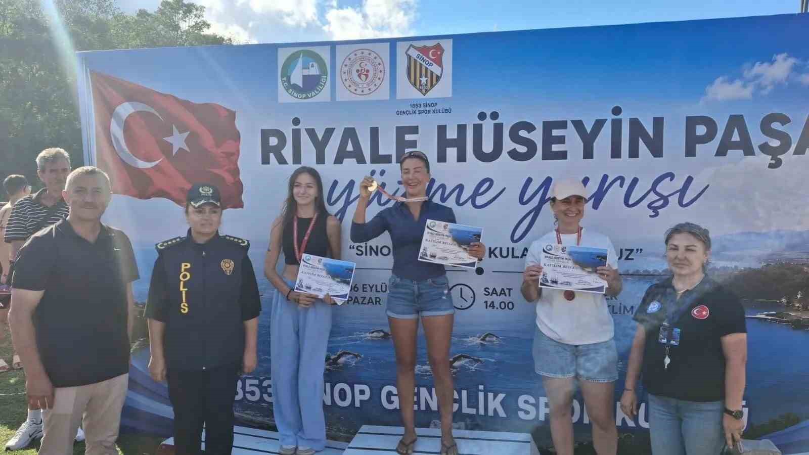 Sinop’ta Riyale Hüseyin Paşa anısına kulaç attılar
