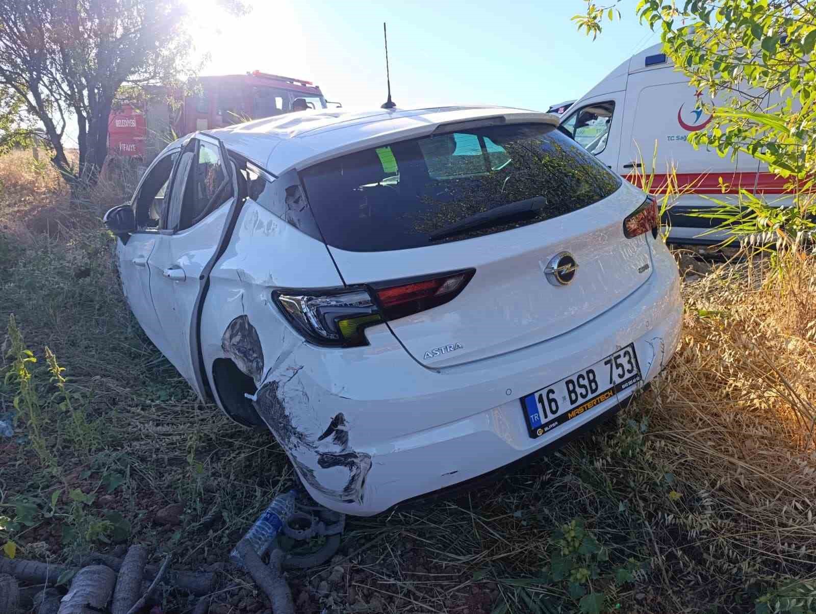 Uşak’ta iki otomobil çarpıştı: 6 yaralı