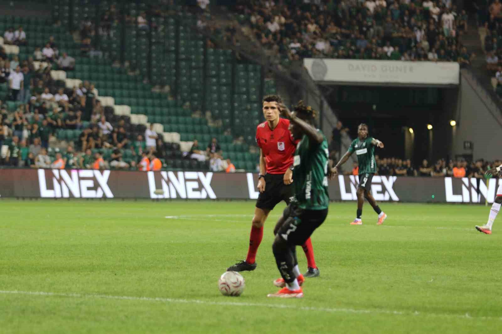 Trendyol Süper Lig: Kocaelispor: 1 - Samsunspor: 0 (İlk yarı)