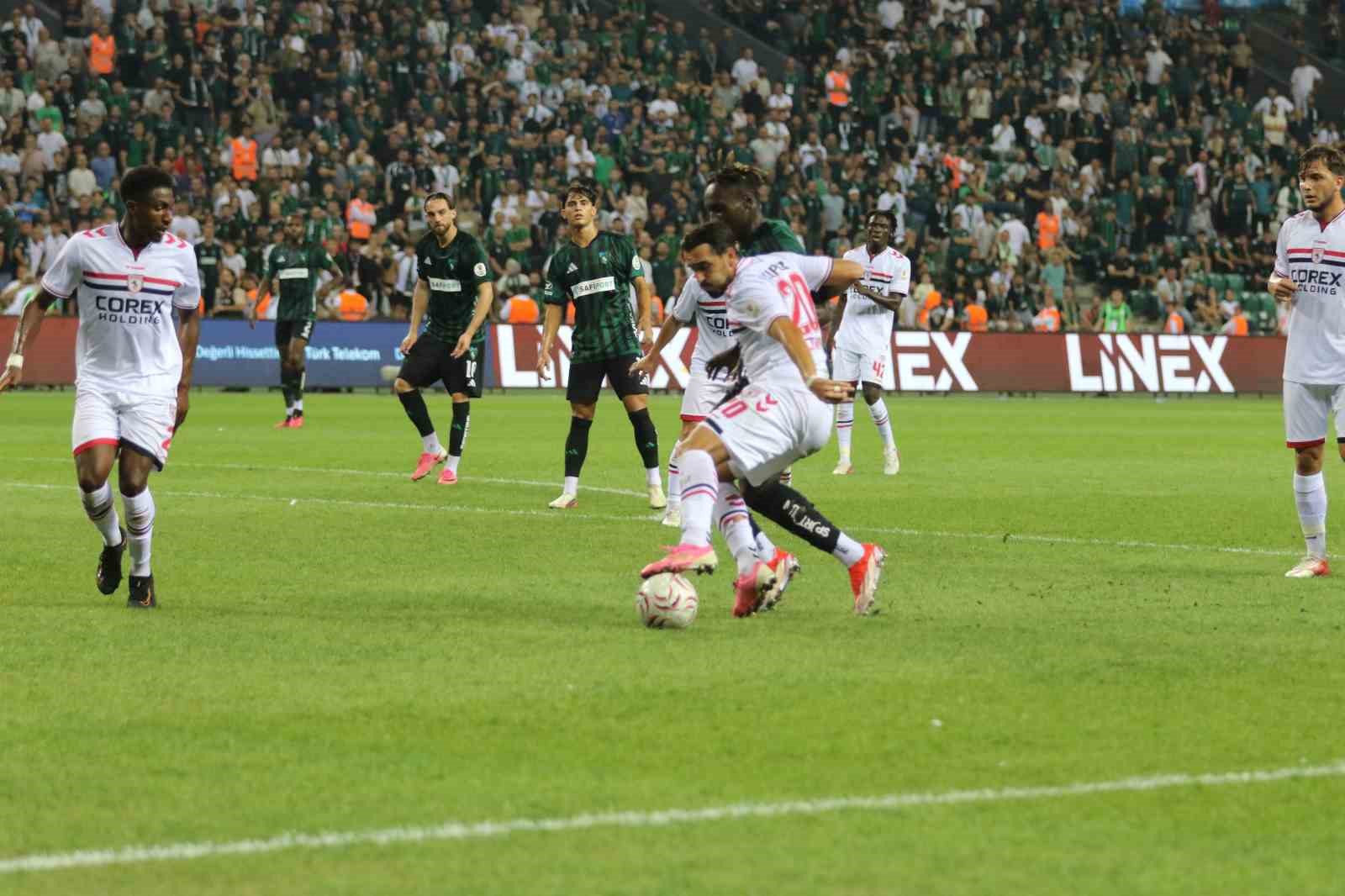 Trendyol Süper Lig: Kocaelispor: 1 - Samsunspor: 0 (İlk yarı)