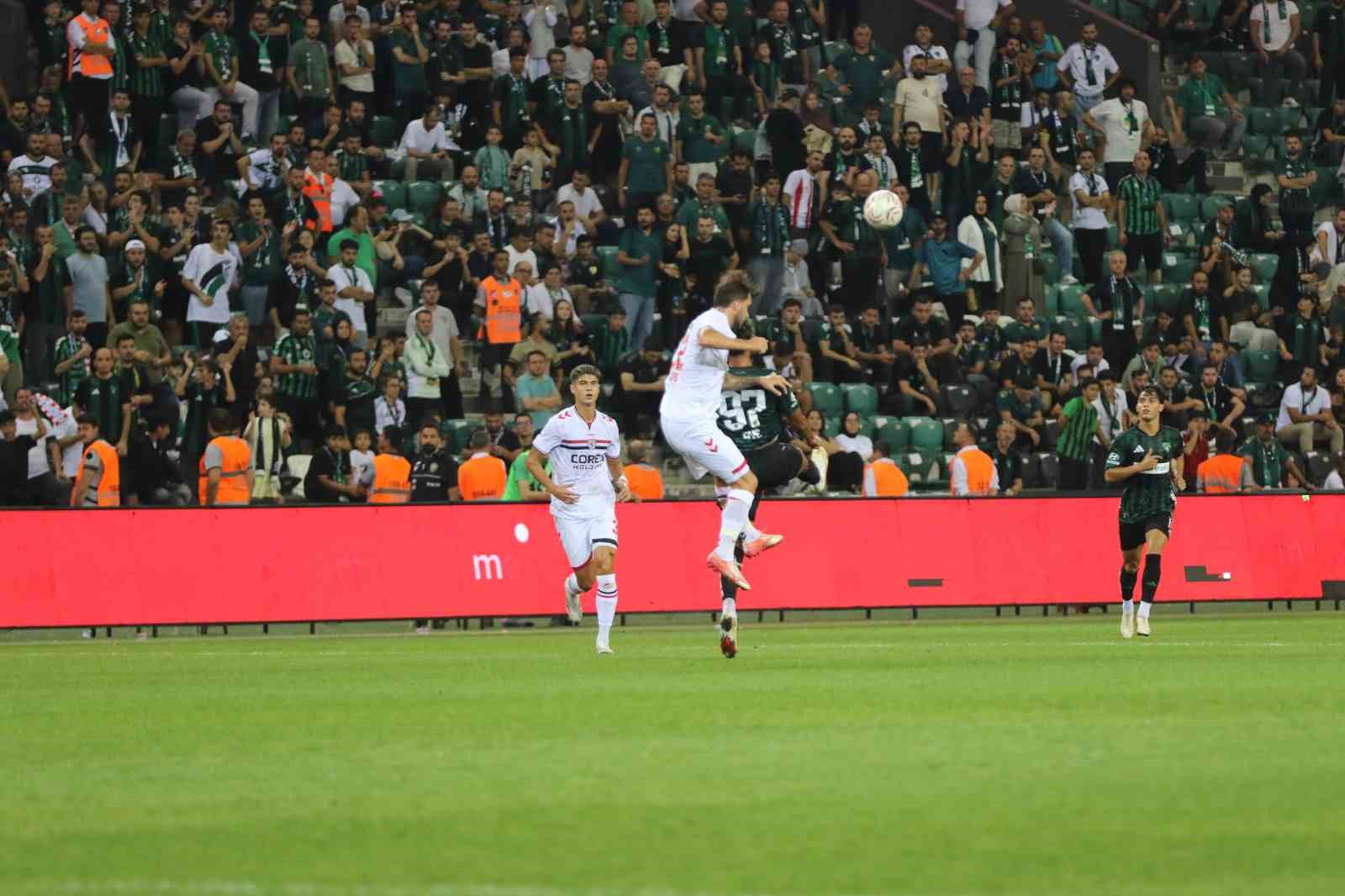 Trendyol Süper Lig: Kocaelispor: 1 - Samsunspor: 0 (İlk yarı)