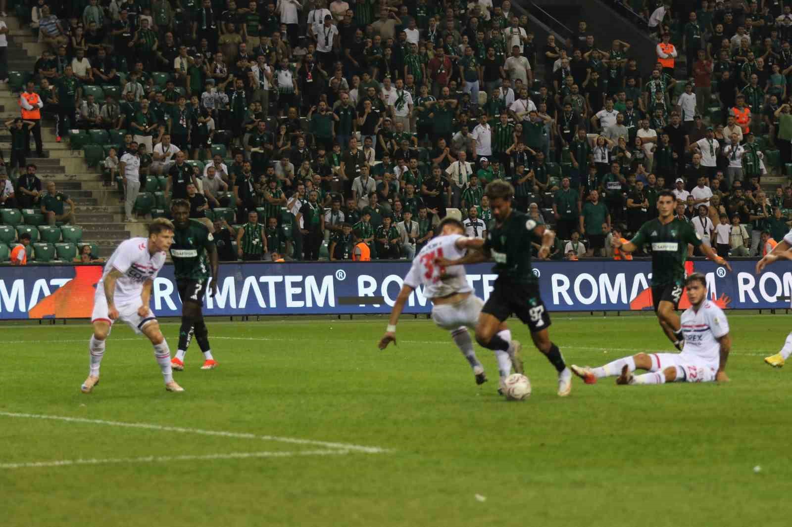 Trendyol Süper Lig: Kocaelispor: 1 - Samsunspor: 0 (İlk yarı)