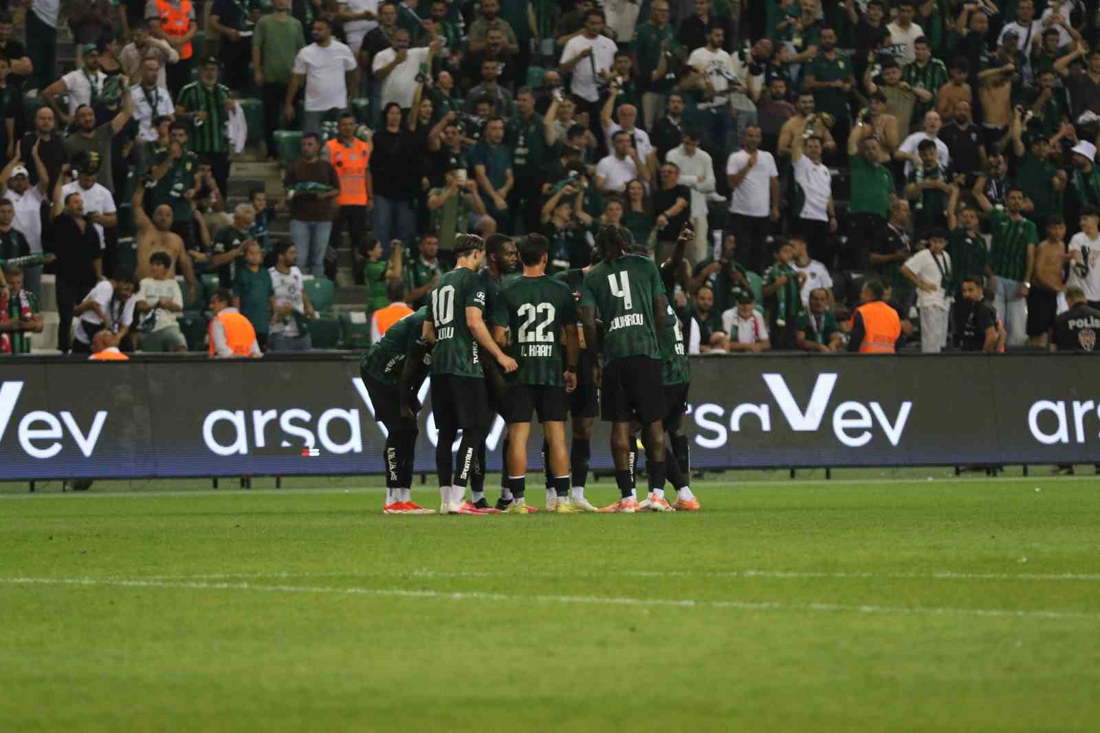 Trendyol Süper Lig: Kocaelispor: 1 - Samsunspor: 0 (İlk yarı)