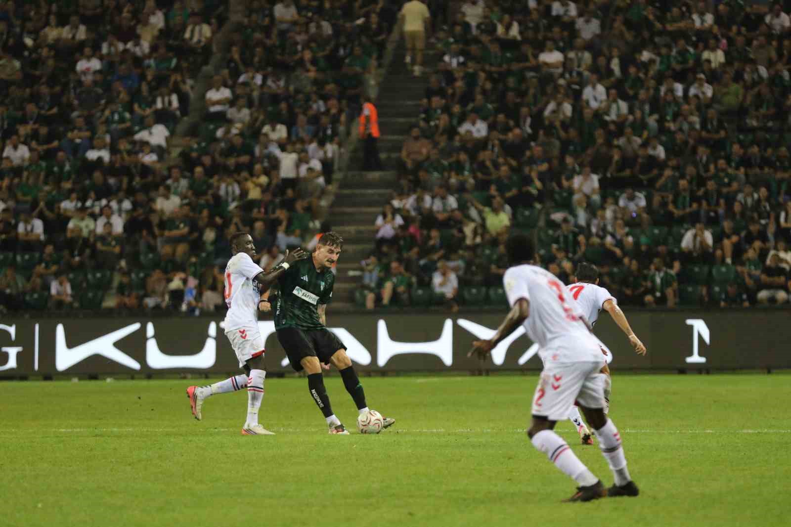 Trendyol Süper Lig: Kocaelispor: 1 - Samsunspor: 0 (İlk yarı)