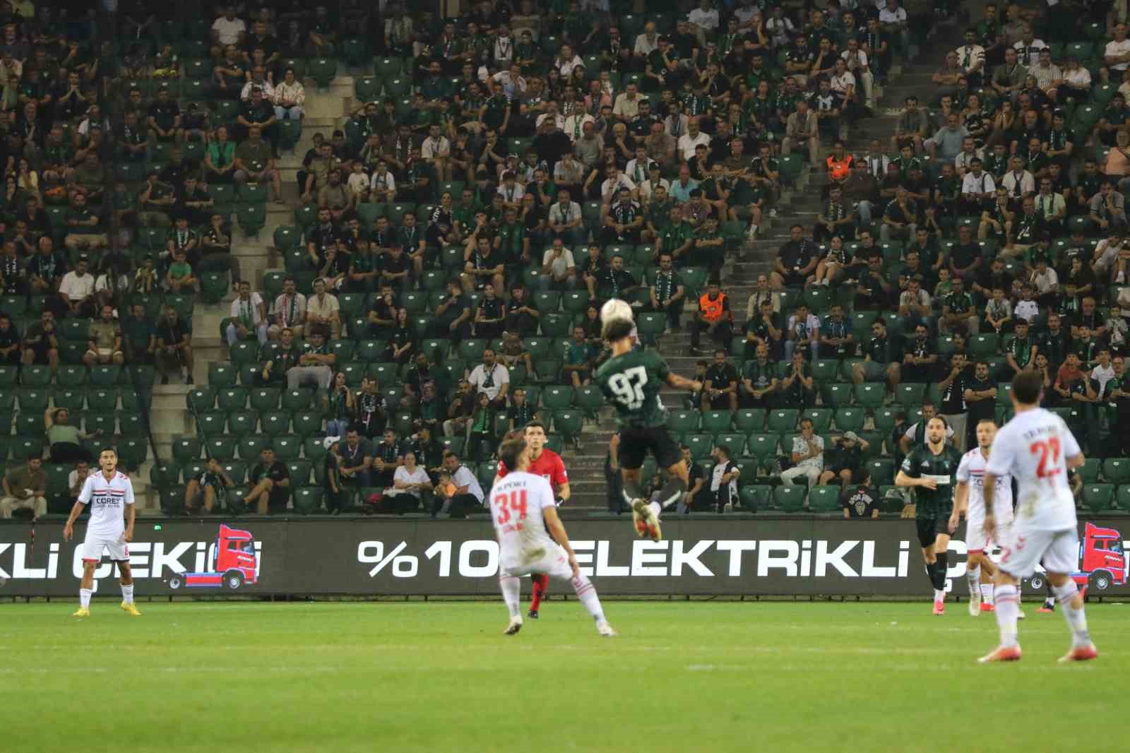Trendyol Süper Lig: Kocaelispor: 1 - Samsunspor: 0 (İlk yarı)