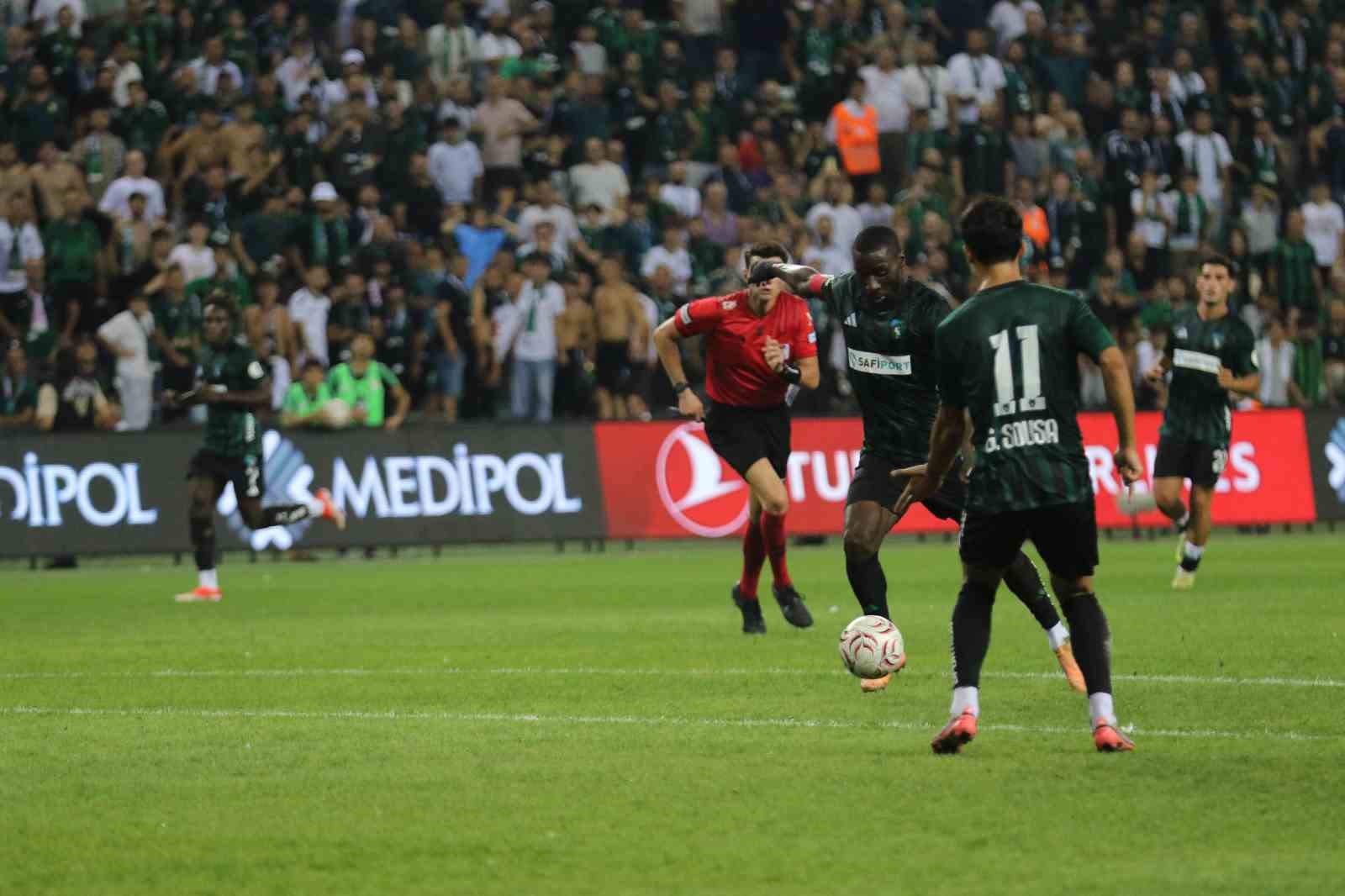 Trendyol Süper Lig: Kocaelispor: 1 - Samsunspor: 0 (İlk yarı)