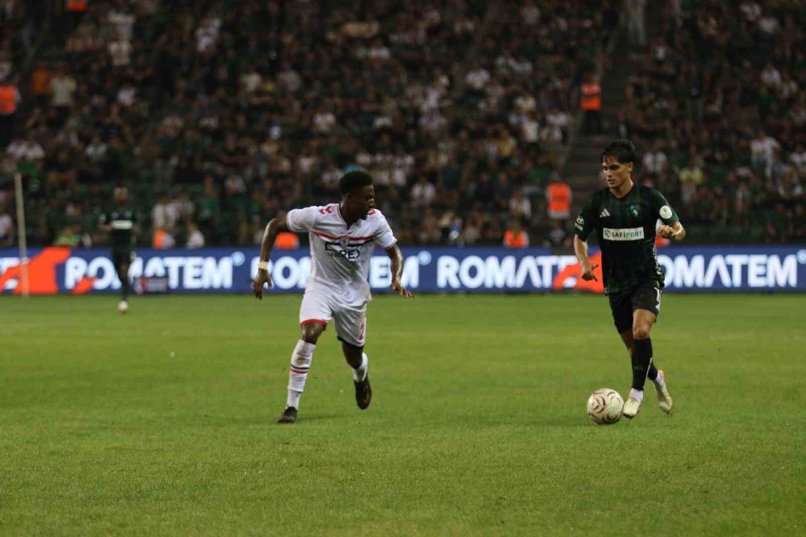 Trendyol Süper Lig: Kocaelispor: 1 - Samsunspor: 0 (İlk yarı)