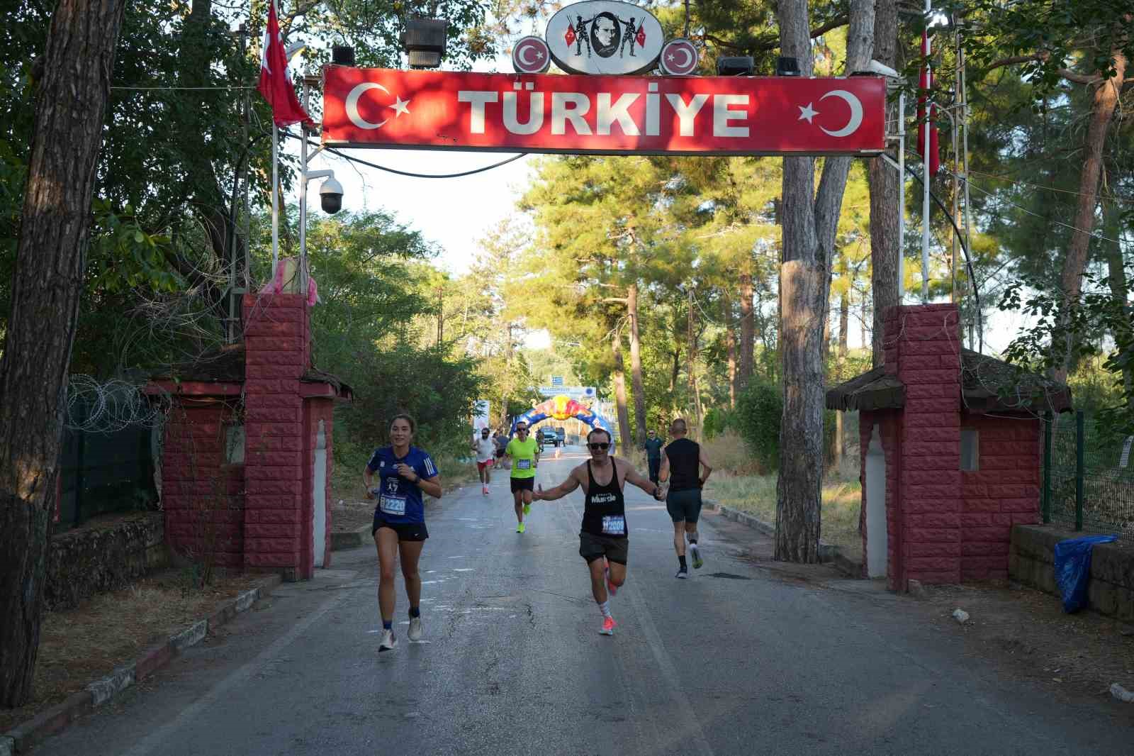 Edirne’de maraton coşkusu: 1071 sporcu hem koştu hem eğlendi