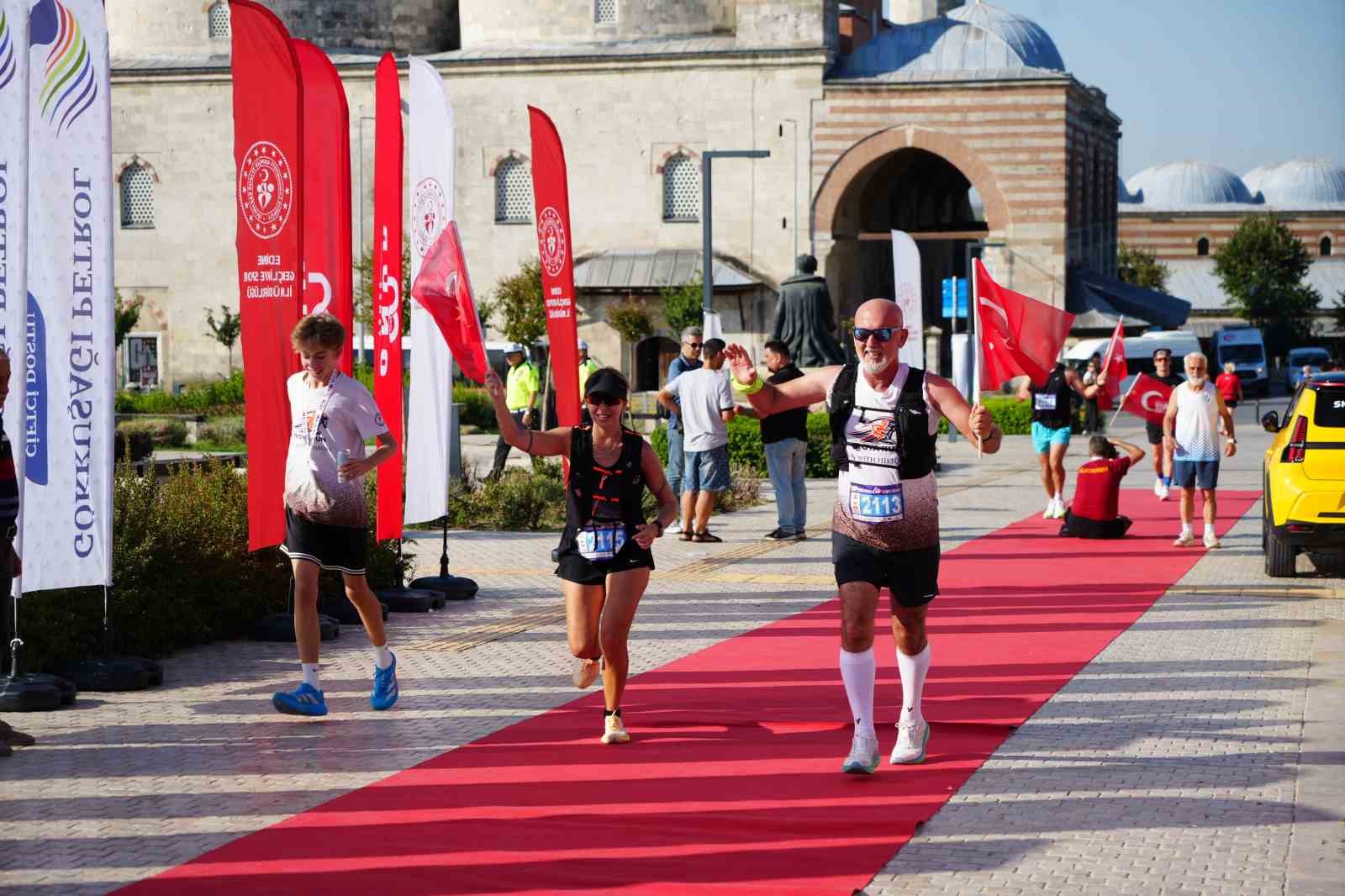 Edirne’de maraton coşkusu: 1071 sporcu hem koştu hem eğlendi