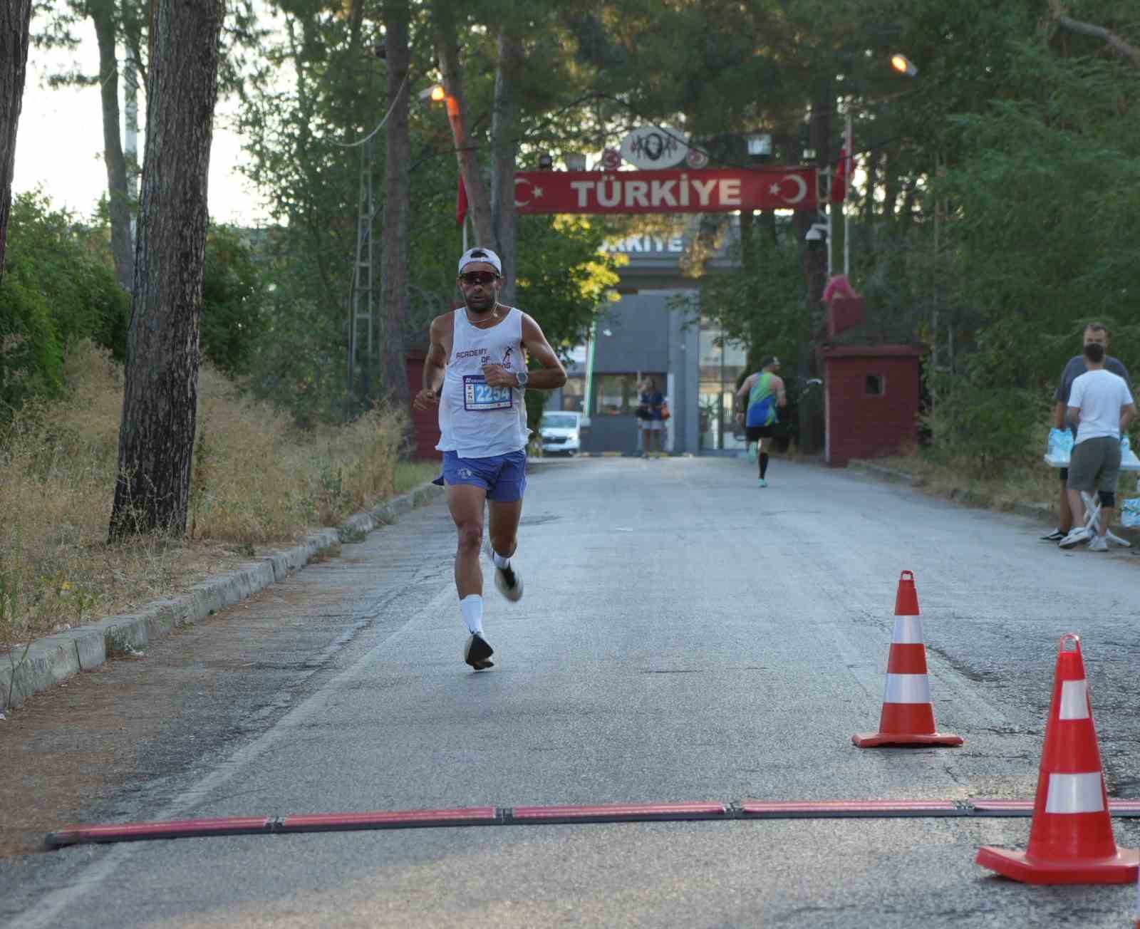 Edirne’de maraton coşkusu: 1071 sporcu hem koştu hem eğlendi