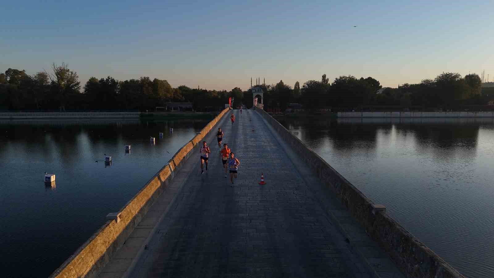 Edirne’de maraton coşkusu: 1071 sporcu hem koştu hem eğlendi