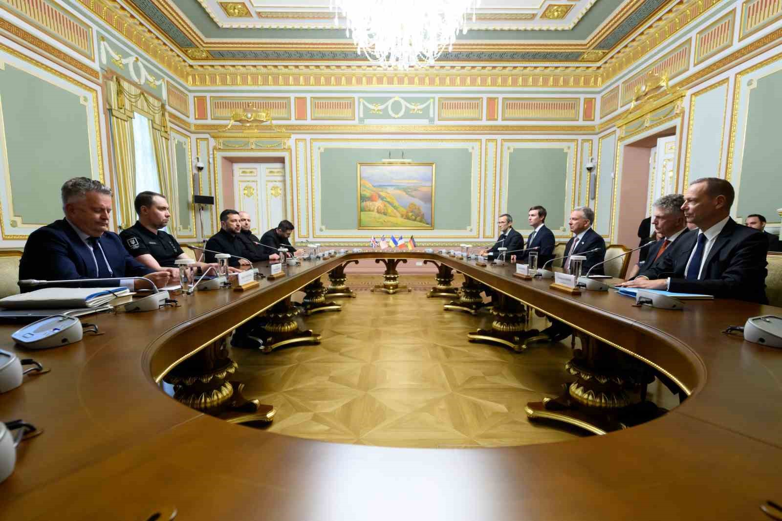 Zelenskiy, ABD’li temsilciler Witkoff ve Kushner ile Kiev’de bir araya geldi