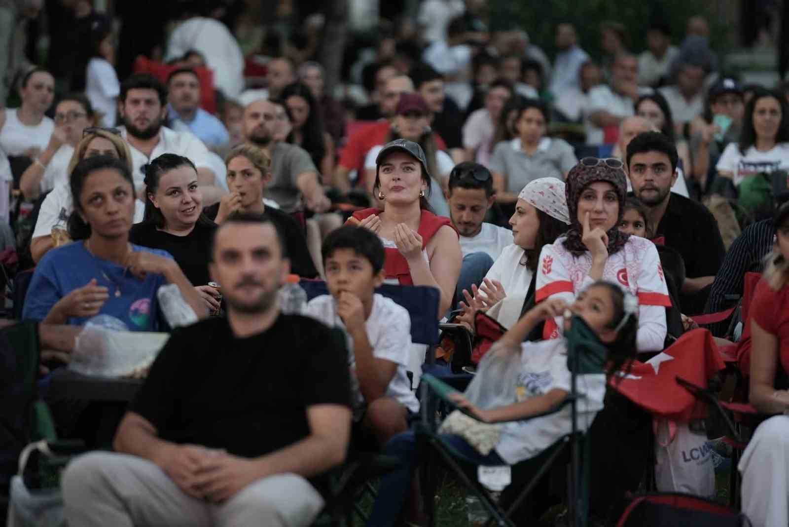 A Milli Kadın Voleybol Takımı’nın, Avrupa şampiyonluğu Düzce’de meydanda izlendi