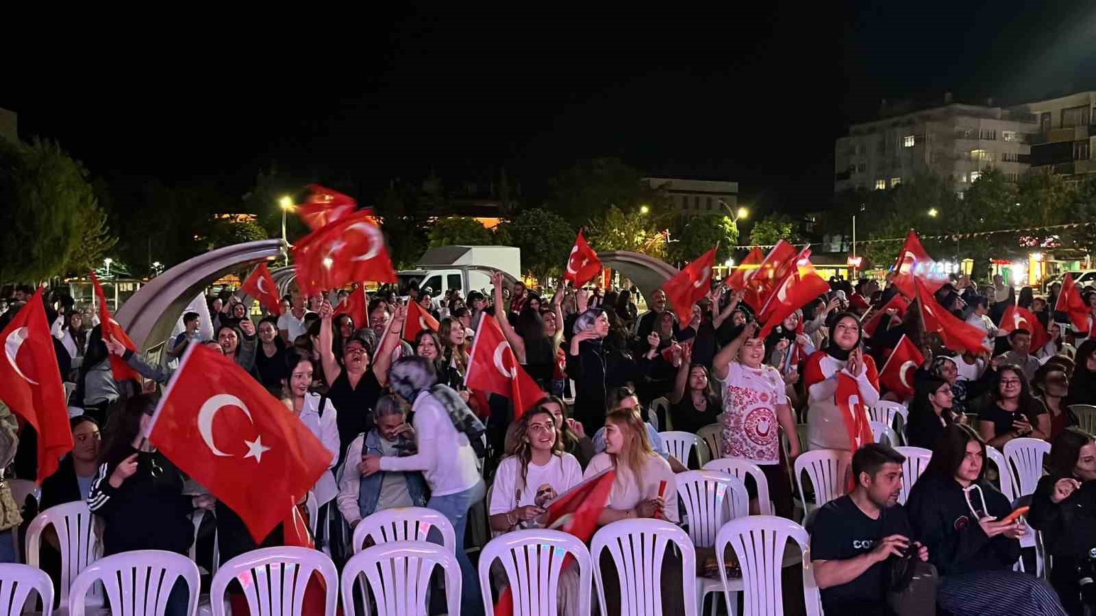 A Milli Kadın Voleybol Takımı’nın Avrupa şampiyonluğu Çorum’da coşkuyla kutlandı
