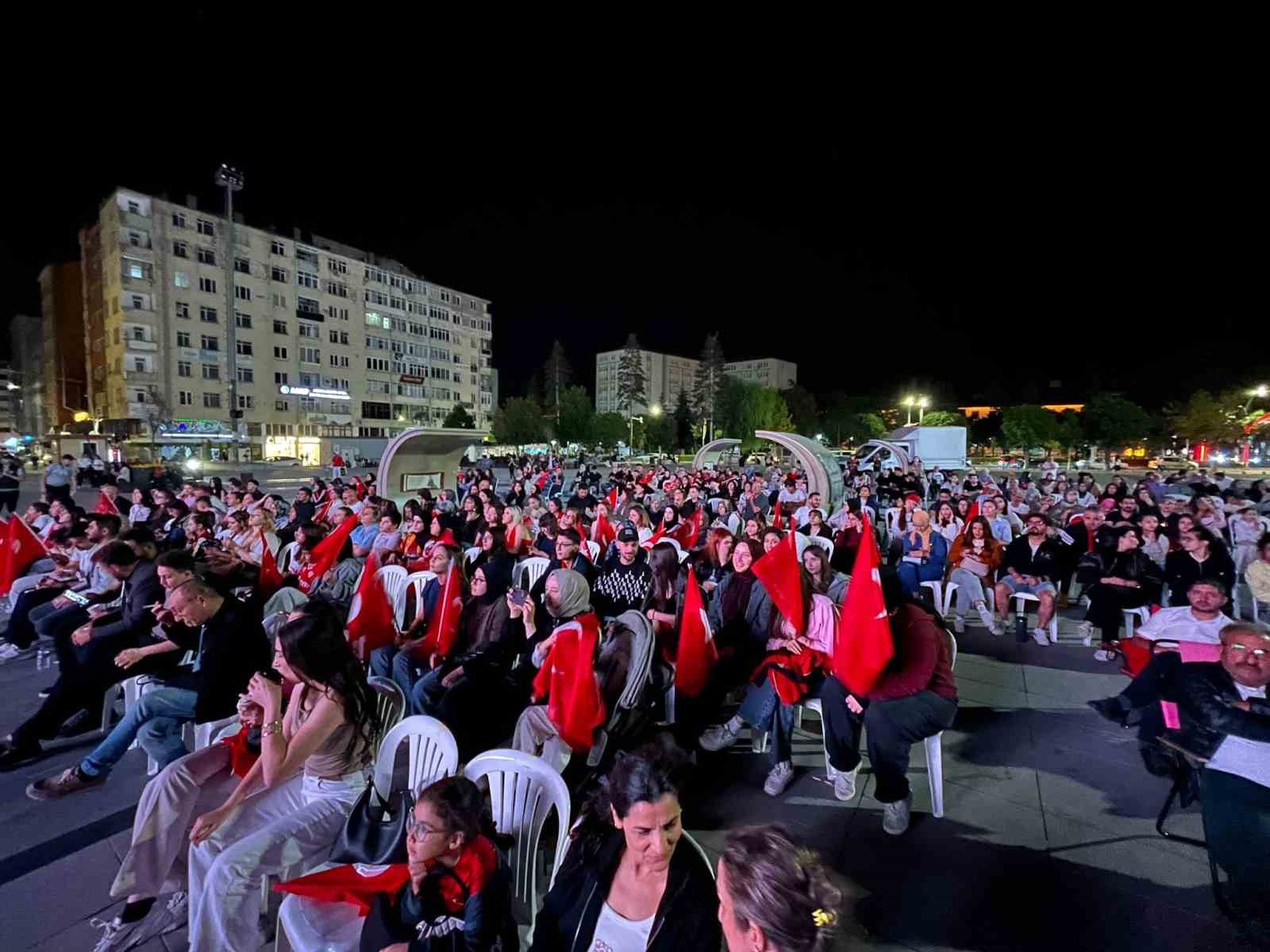 A Milli Kadın Voleybol Takımı’nın Avrupa şampiyonluğu Çorum’da coşkuyla kutlandı