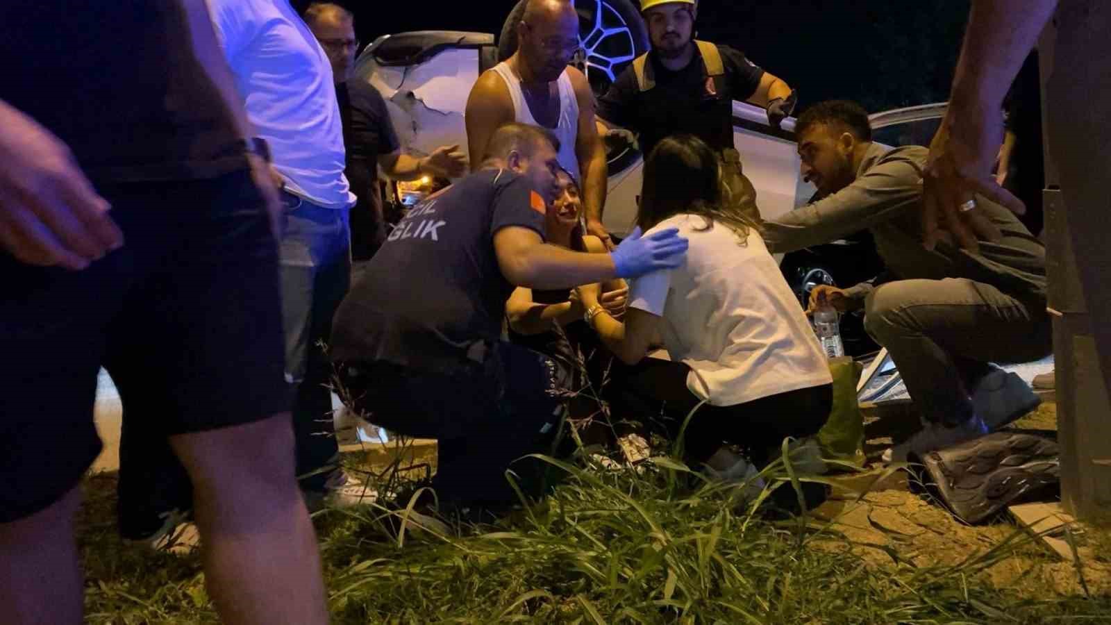 Kamyonetle çarpışan otomobil takla attı: 2 yaralı