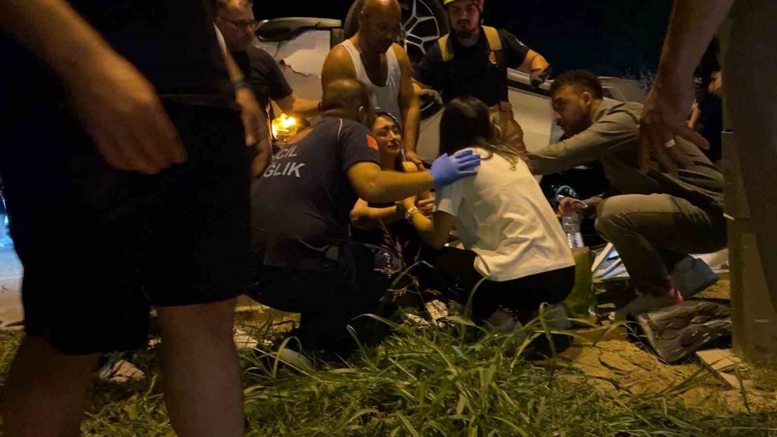Kamyonetle çarpışan otomobil takla attı: 2 yaralı