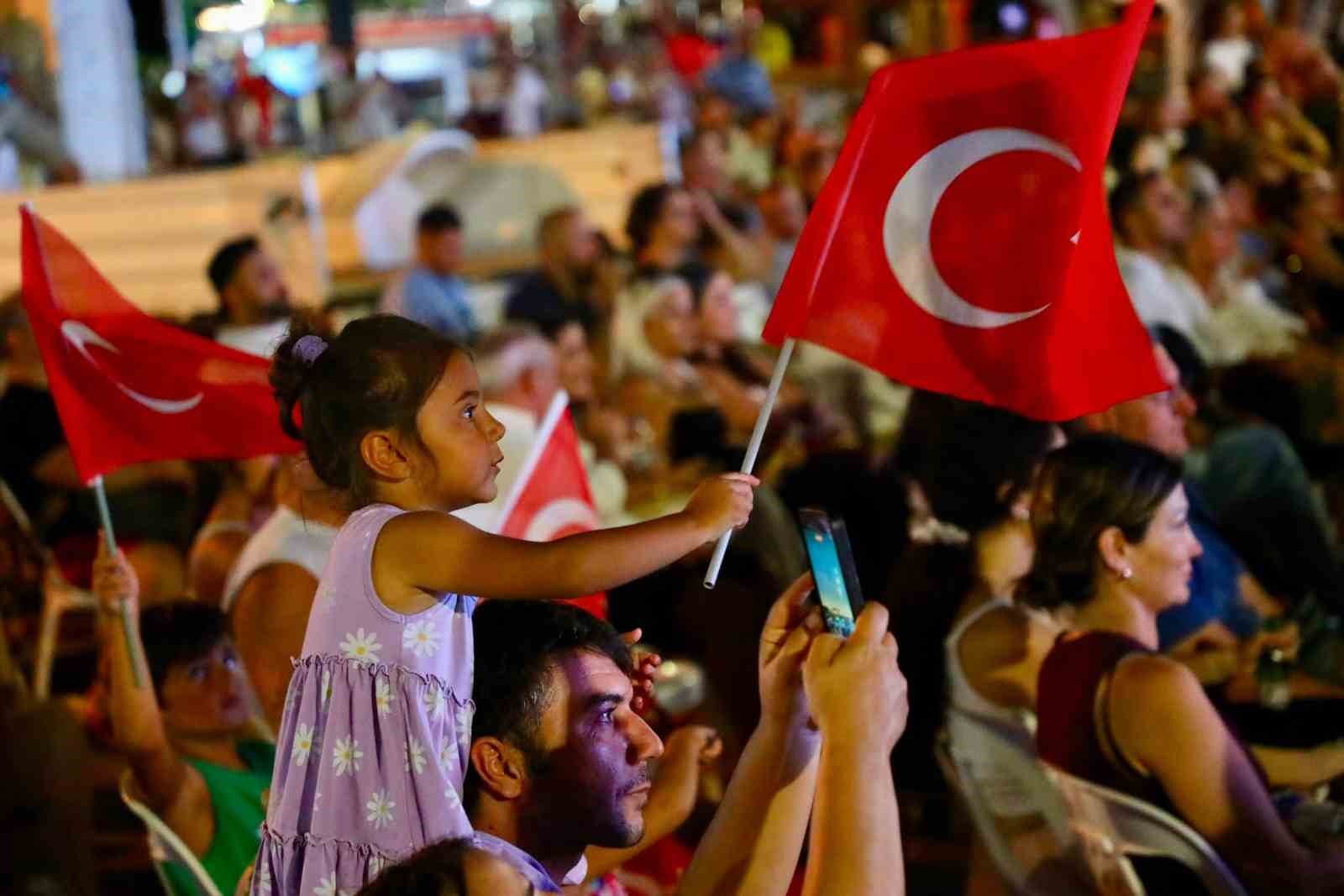 A Milli Kadın Voleybol Takımı’nın şampiyonluğu Bodrum’da coşkuyla kutlandı