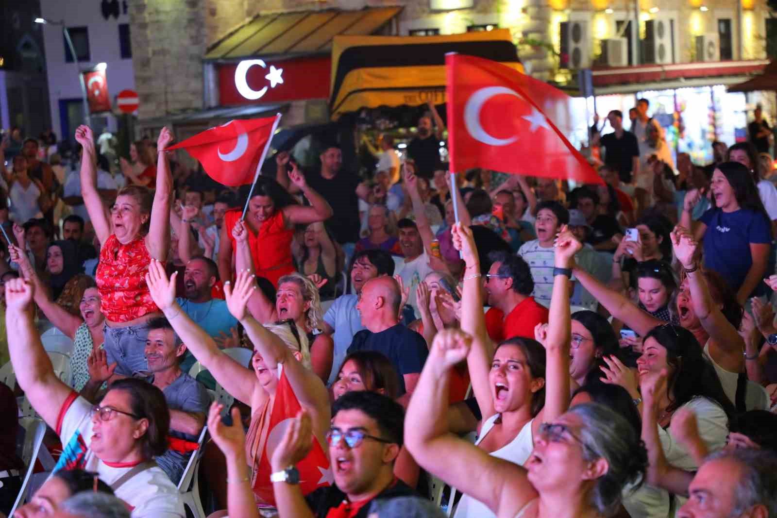A Milli Kadın Voleybol Takımı’nın şampiyonluğu Bodrum’da coşkuyla kutlandı