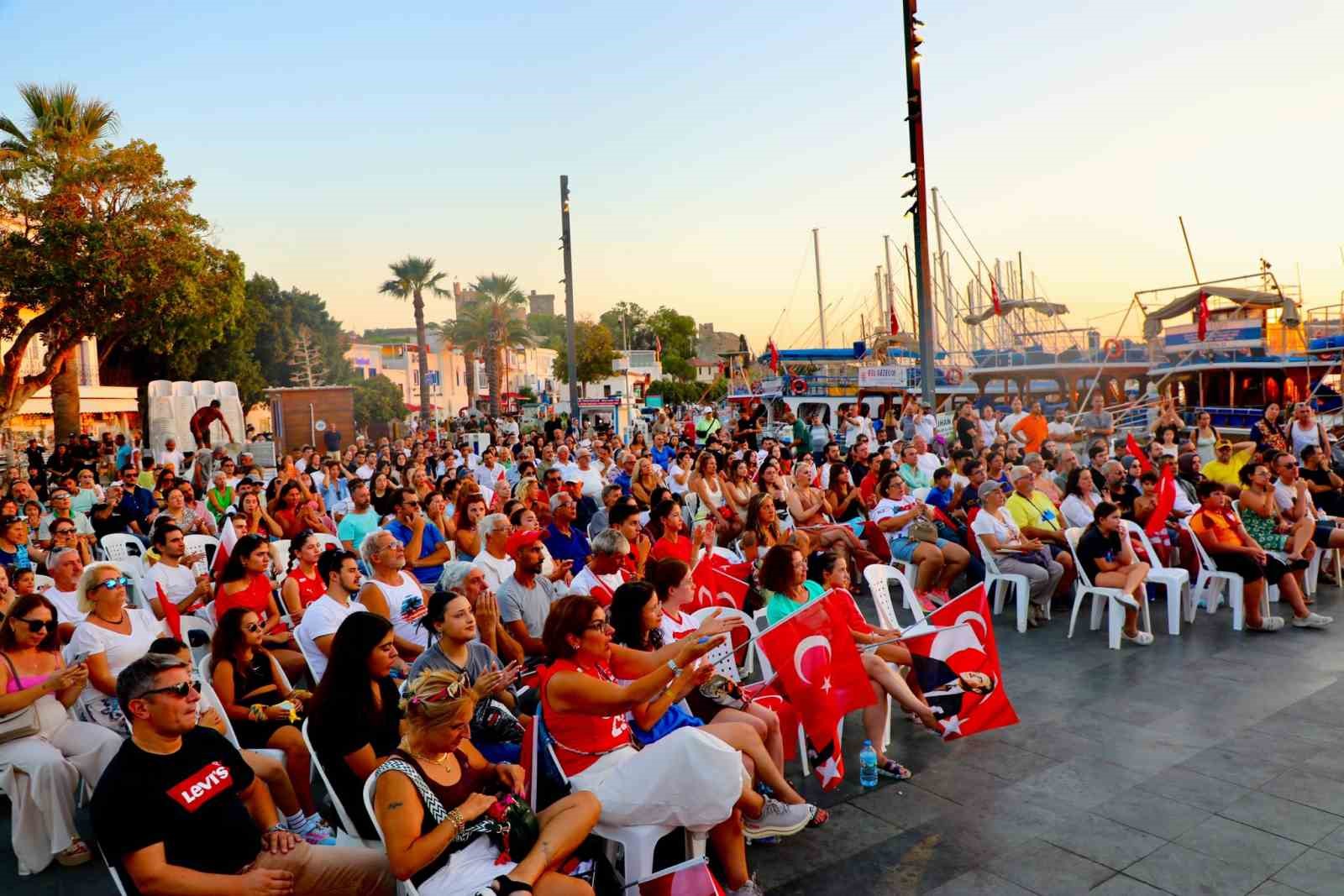 A Milli Kadın Voleybol Takımı’nın şampiyonluğu Bodrum’da coşkuyla kutlandı