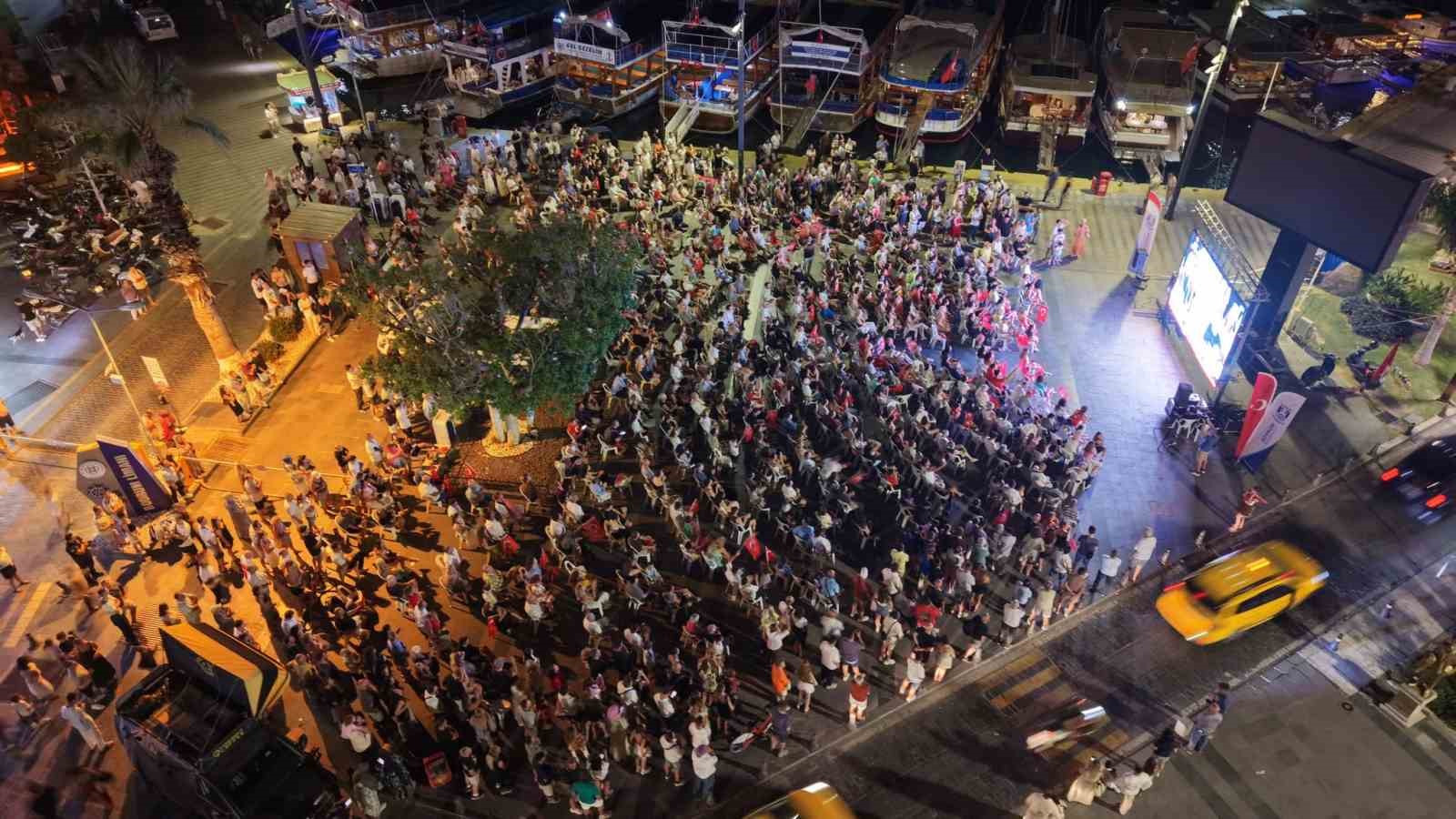 A Milli Kadın Voleybol Takımı’nın şampiyonluğu Bodrum’da coşkuyla kutlandı