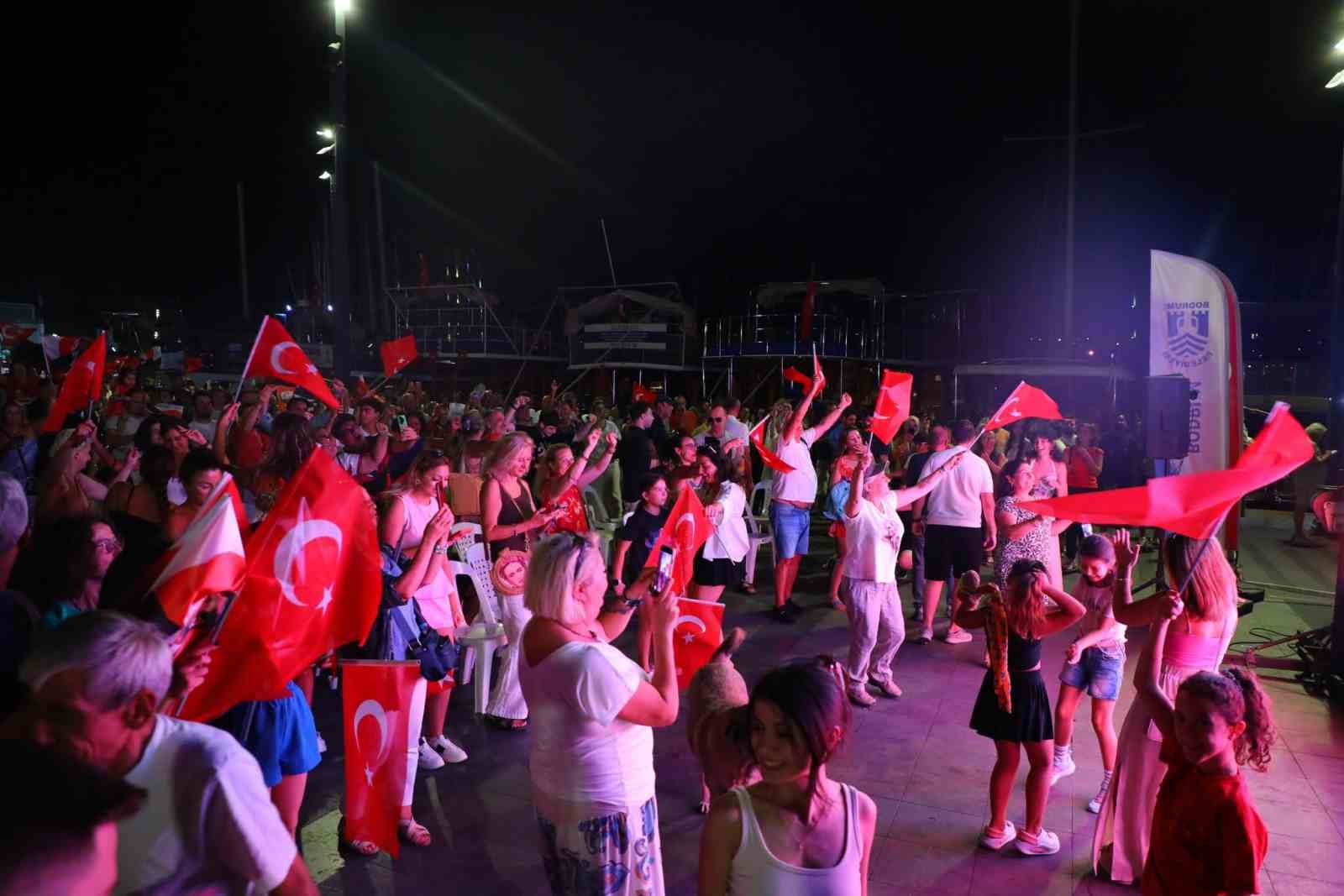 A Milli Kadın Voleybol Takımı’nın şampiyonluğu Bodrum’da coşkuyla kutlandı