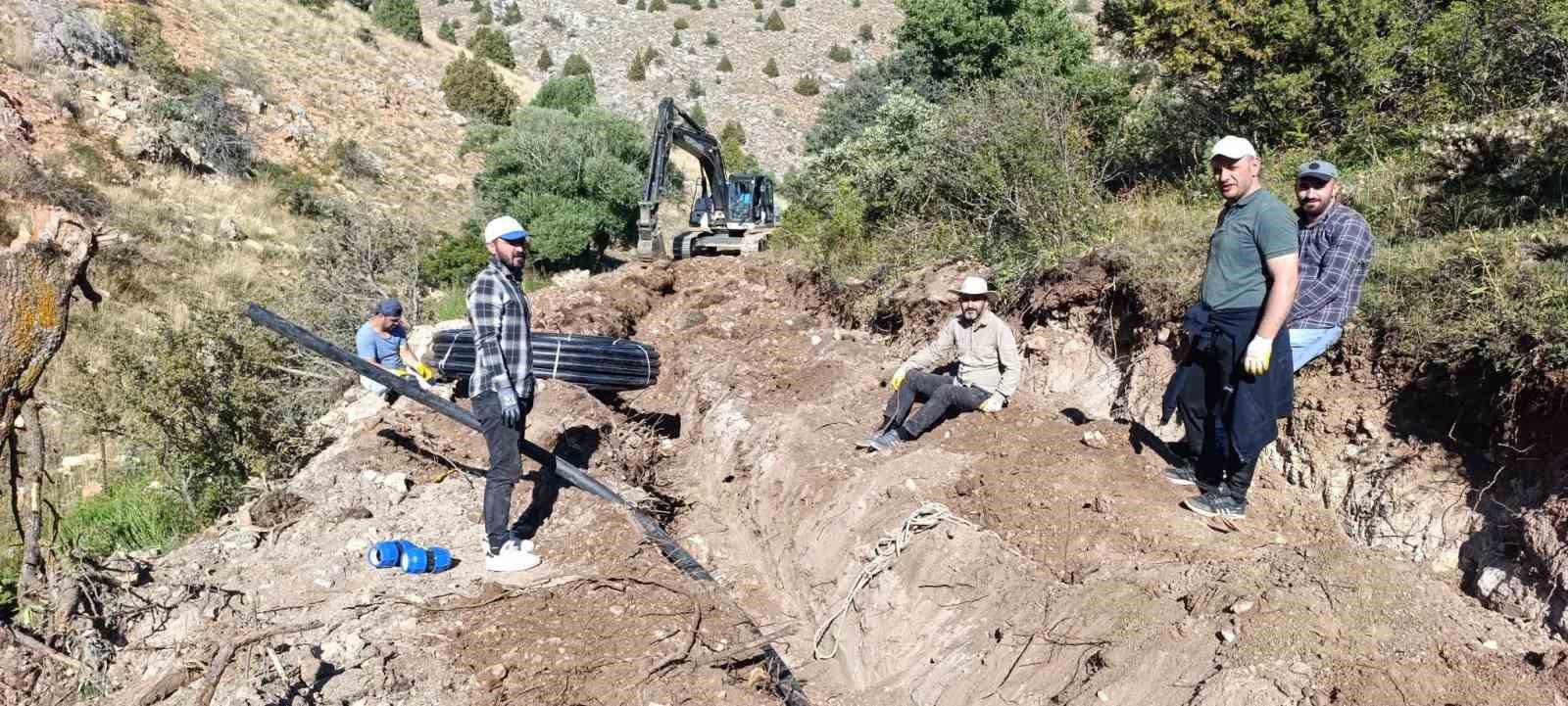 Bayburt’ta içme suyu sorununa köylülerden imece usulü çözüm
