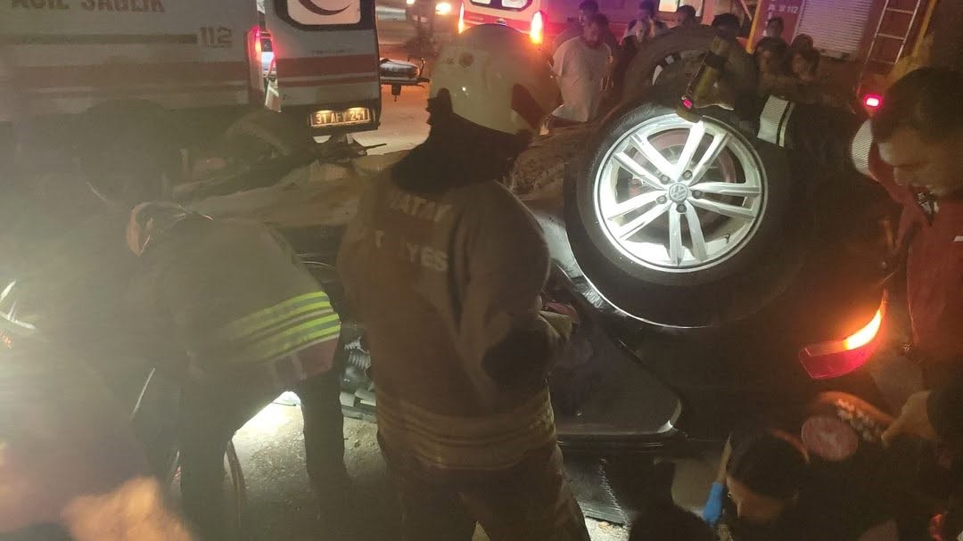 Defne’de takla atan otomobilin sürücüsü yaralandı