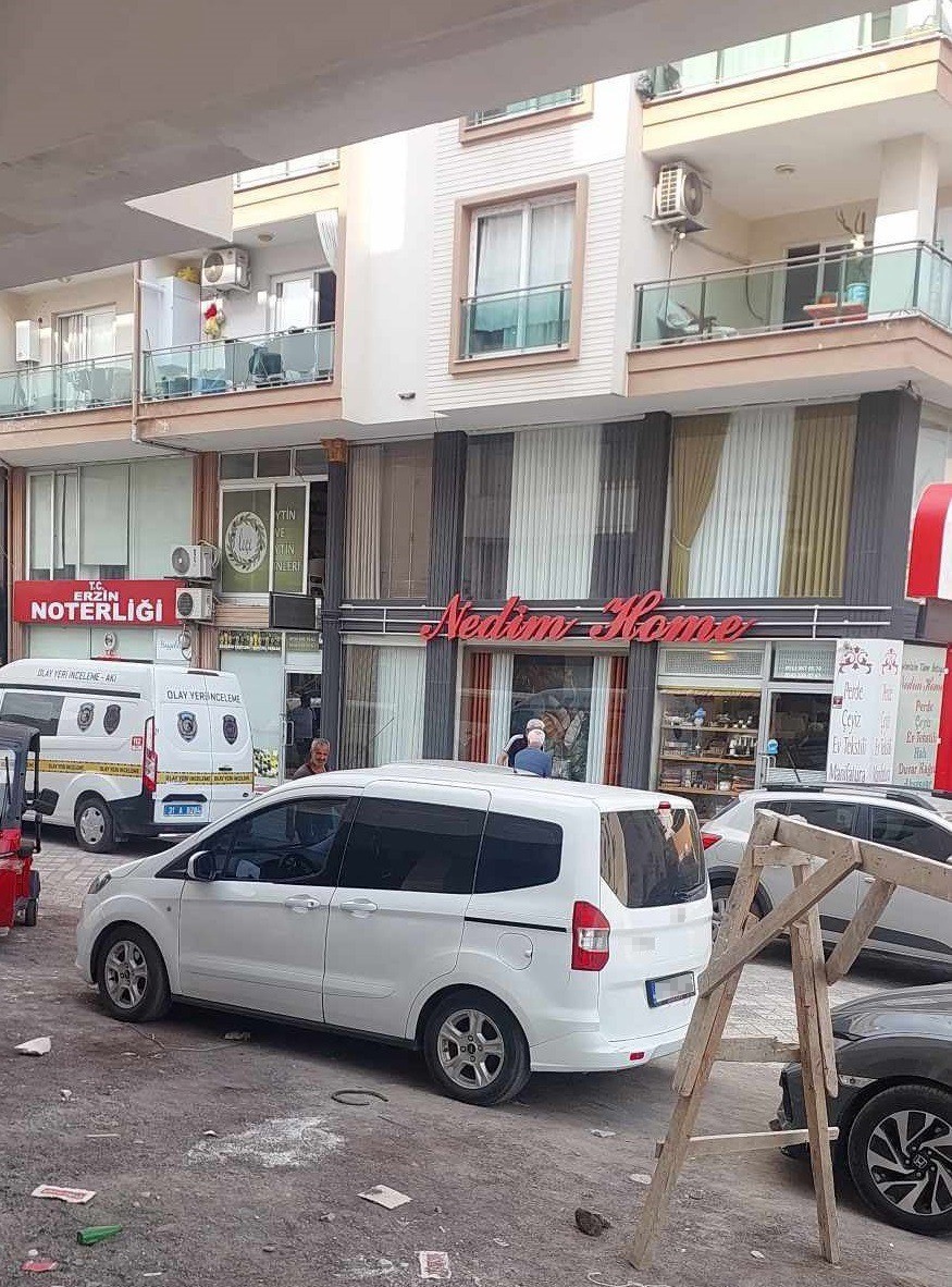 Banyoda göğsünden vurulmuş halde bulunan genç kadın 1 ay süren yaşam mücadelesini kaybetti