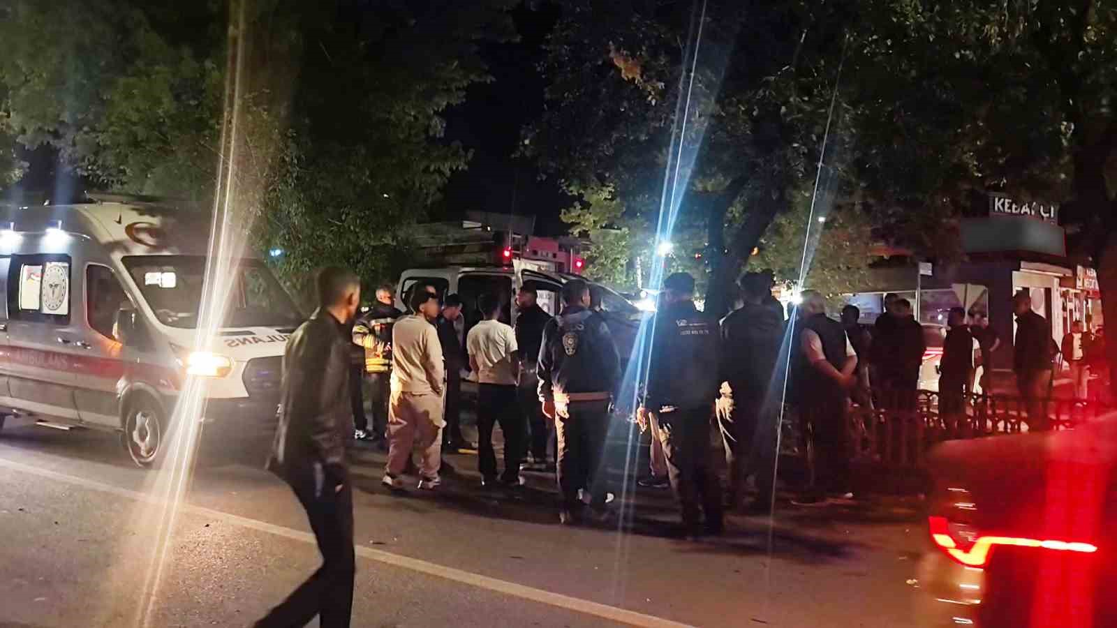 Kontrolden çıkan otomobil ağaca çarptı: 2 yaralı
