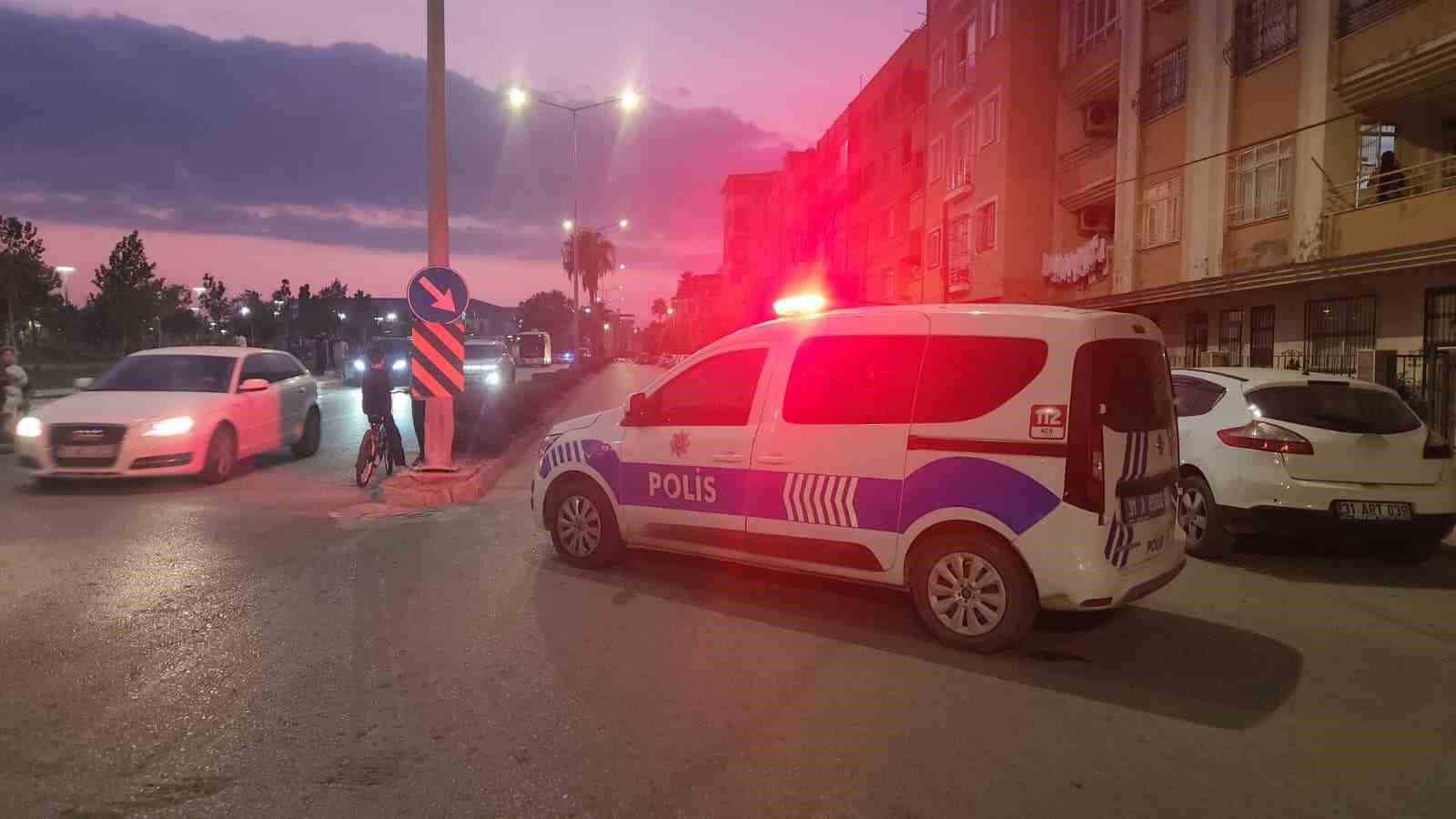 İskenderun’da geri manevra yapan aracın çarptığı kadın ağır yaralandı