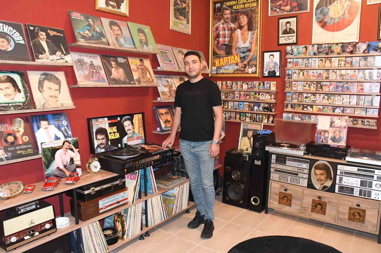 Çocukken başladı, 25 yılda dev bir arşive dönüştü: Orhan Gencebay’ın tüm izlerini topluyor