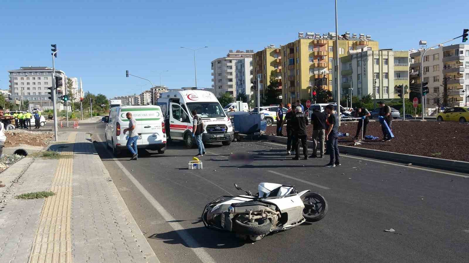 Kilis’te kırmızı ışık ihlali yapan otomobil motosiklete çarptı: 1 ölü