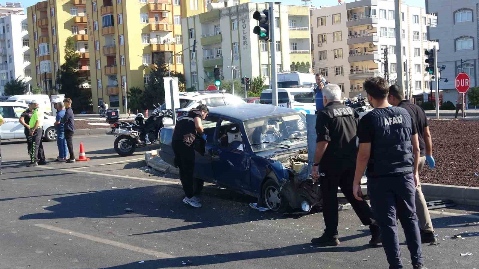 Kilis’te kırmızı ışık ihlali yapan otomobil motosiklete çarptı: 1 ölü