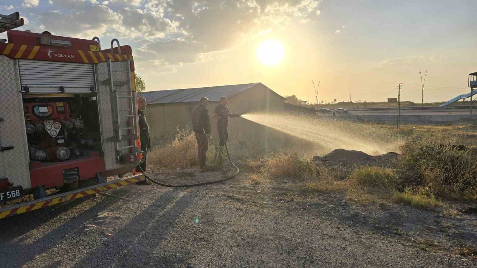 Van’da örtü üstü yangını