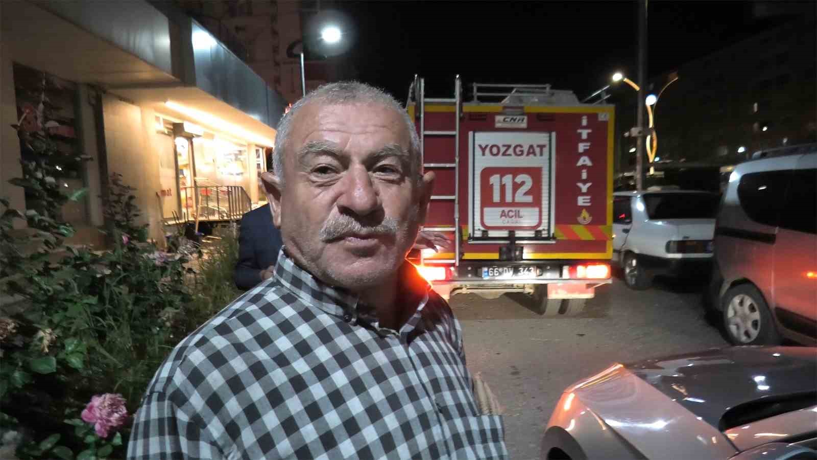 Yozgat’ta aracın motorunda mahsur kalan yavru kediyi itfaiye kurtardı