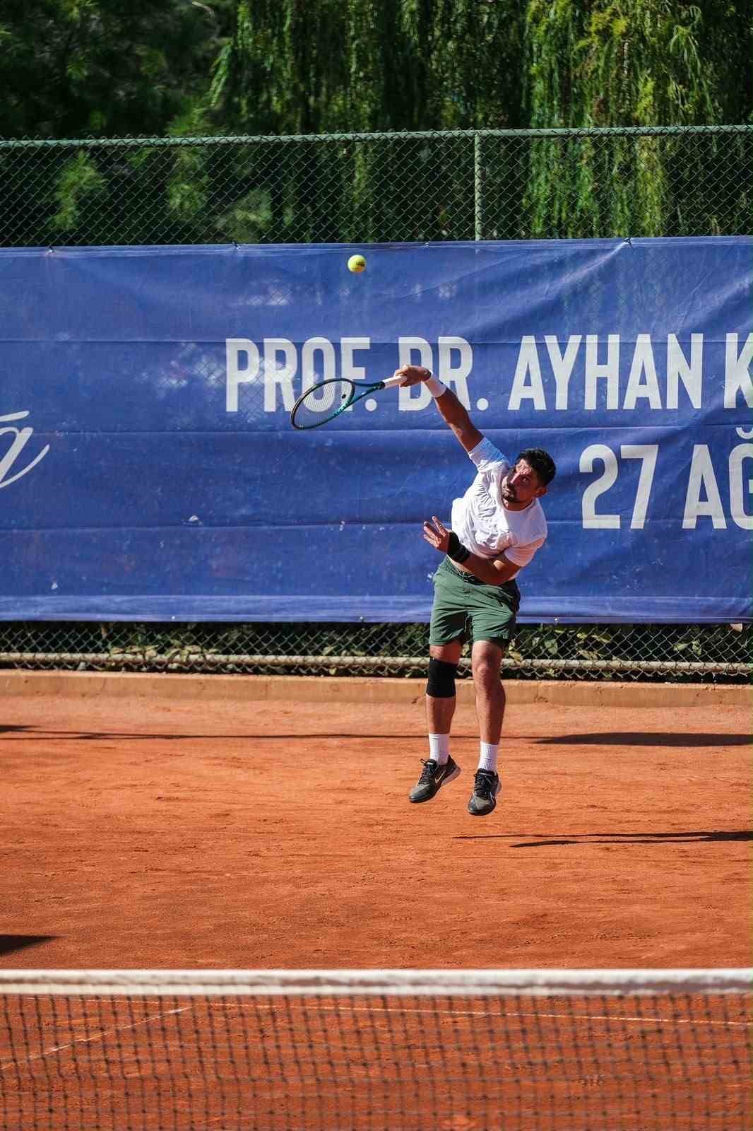 Bursa’da raketler Prof. Dr. Ayhan Kızıl anısına sallandı