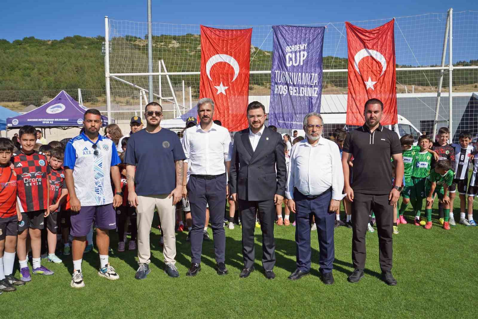 Erciyes’te Talas zirvesi: iki kupa birden