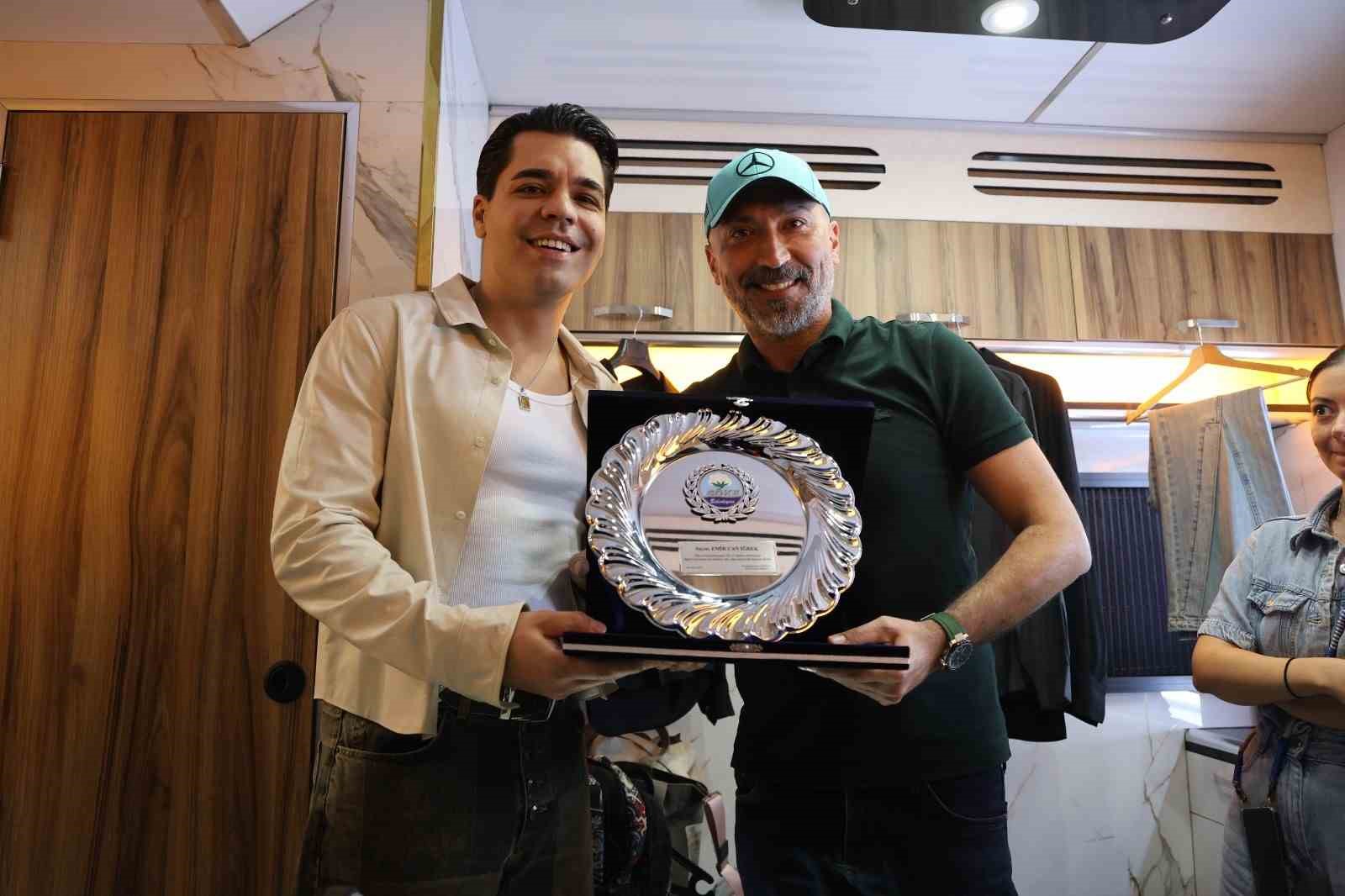 Söke’de kurtuluş gününde ünlü sanatçı sahne aldı