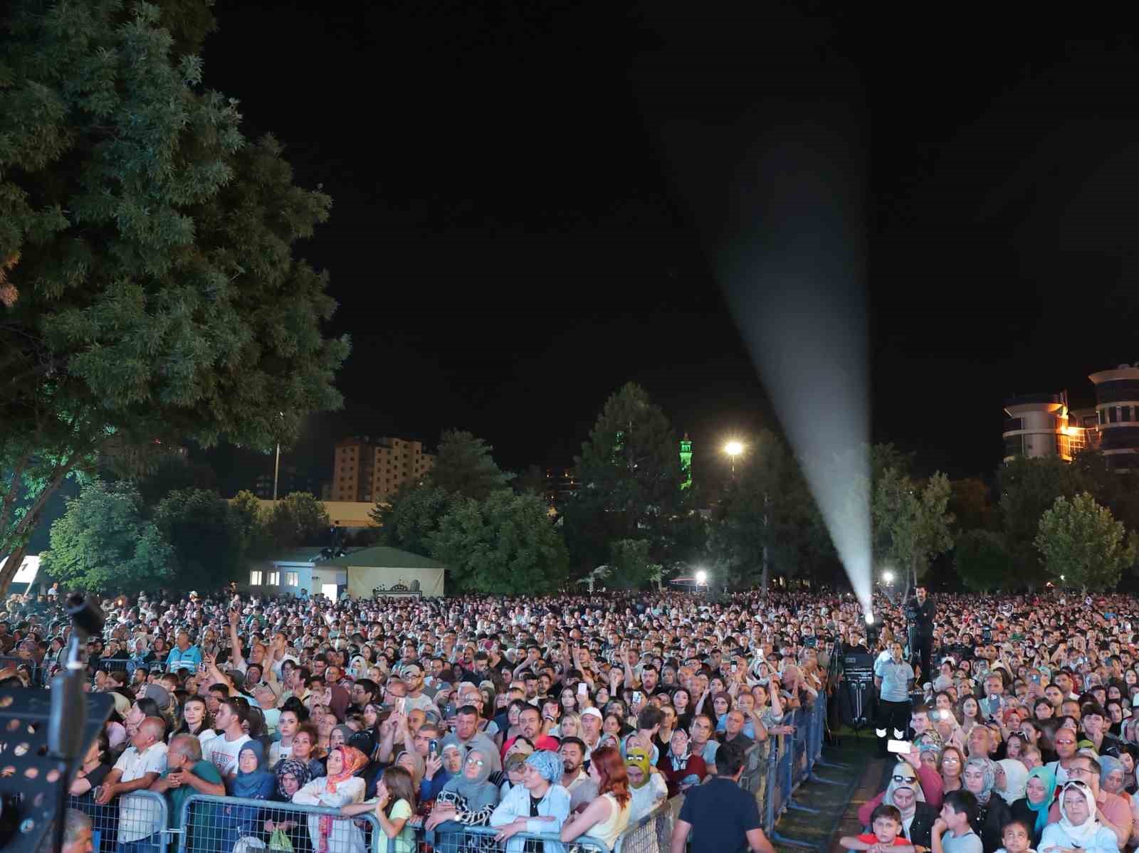Başkan Çolakbayrakdar: "38 günlük organizasyonu belediye bütçesinden tek kuruş harcamadan gerçekleştirdik"
