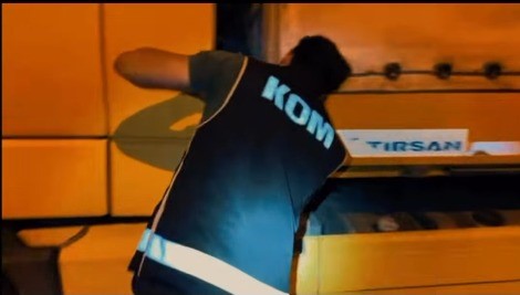 Bilecik polisi bir tırda bin 210 paket kaçak sigara ele geçirildi
